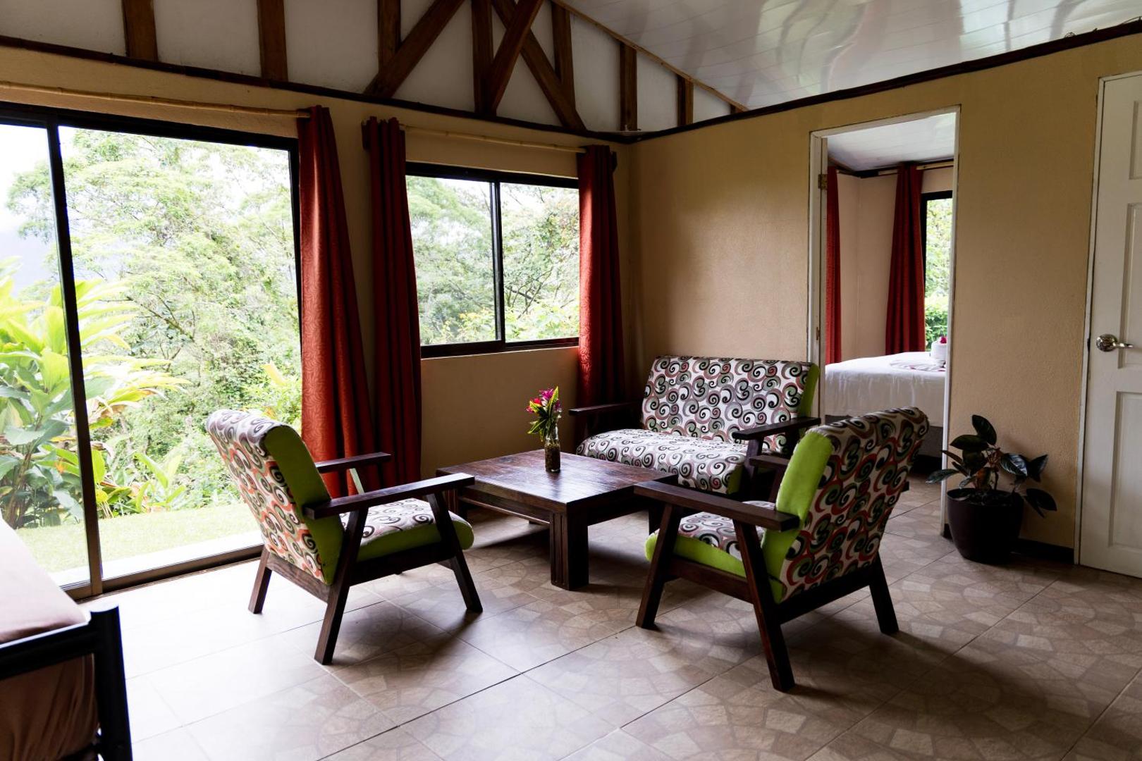 Essence Arenal Hostel