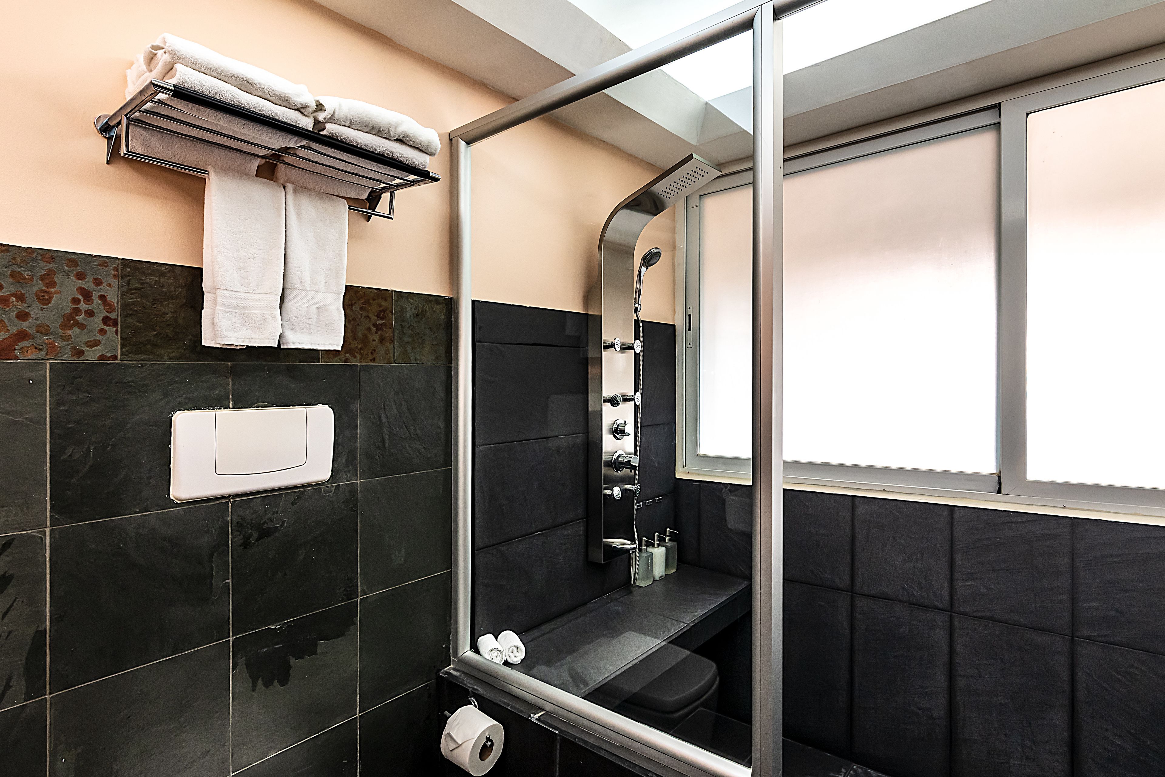 Gaia Hotel & Reserve