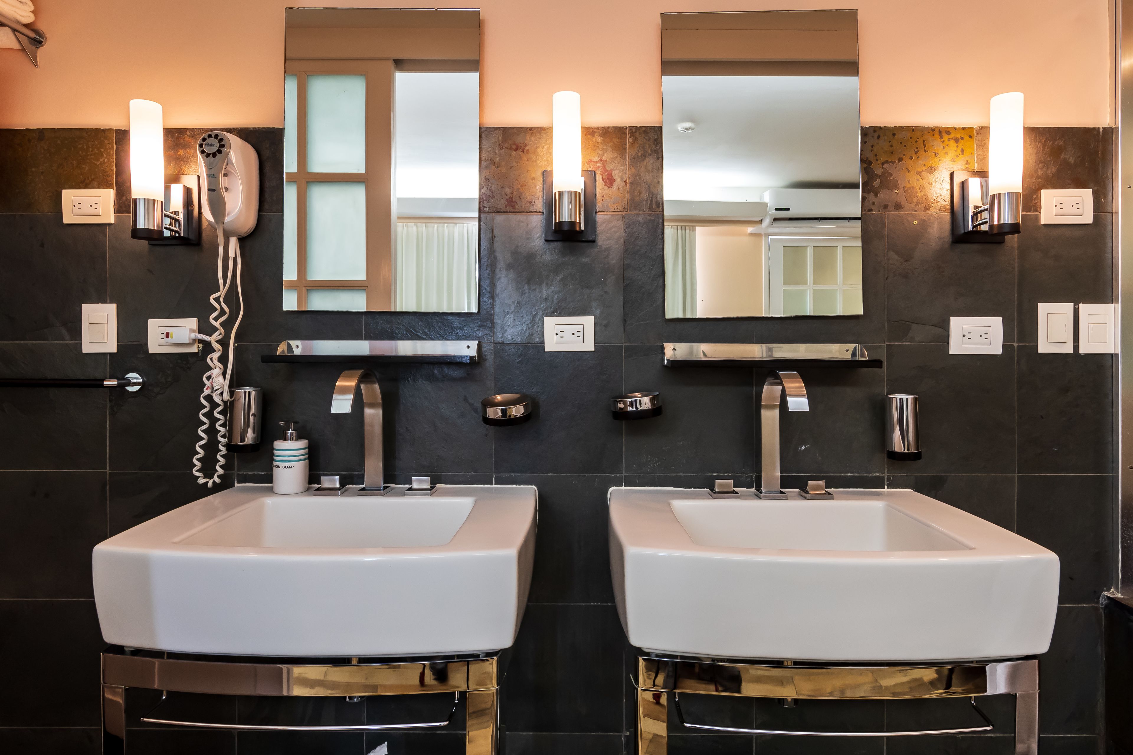 Gaia Hotel & Reserve