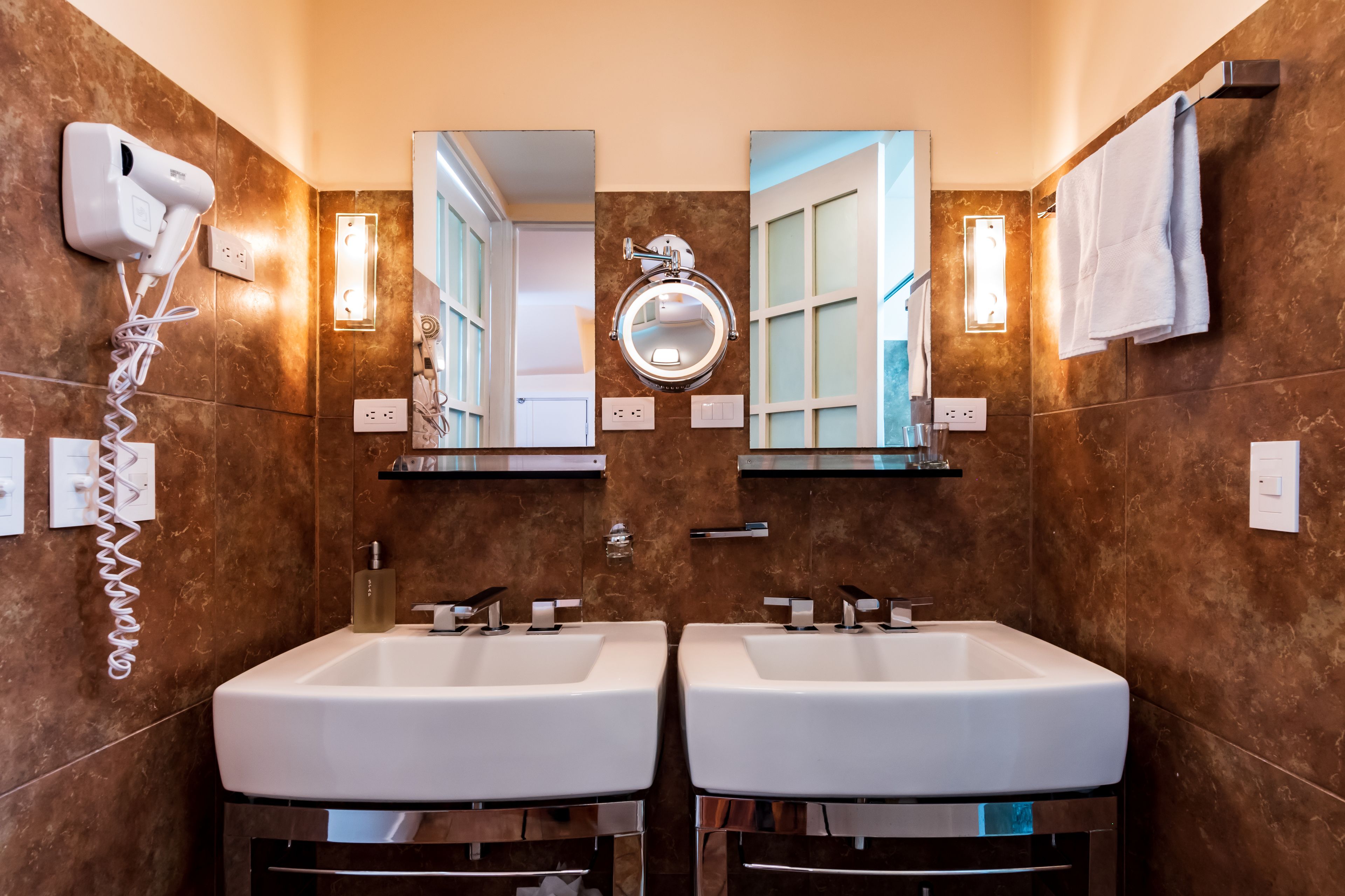 Gaia Hotel & Reserve