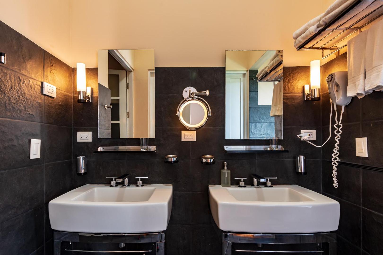 Gaia Hotel & Reserve