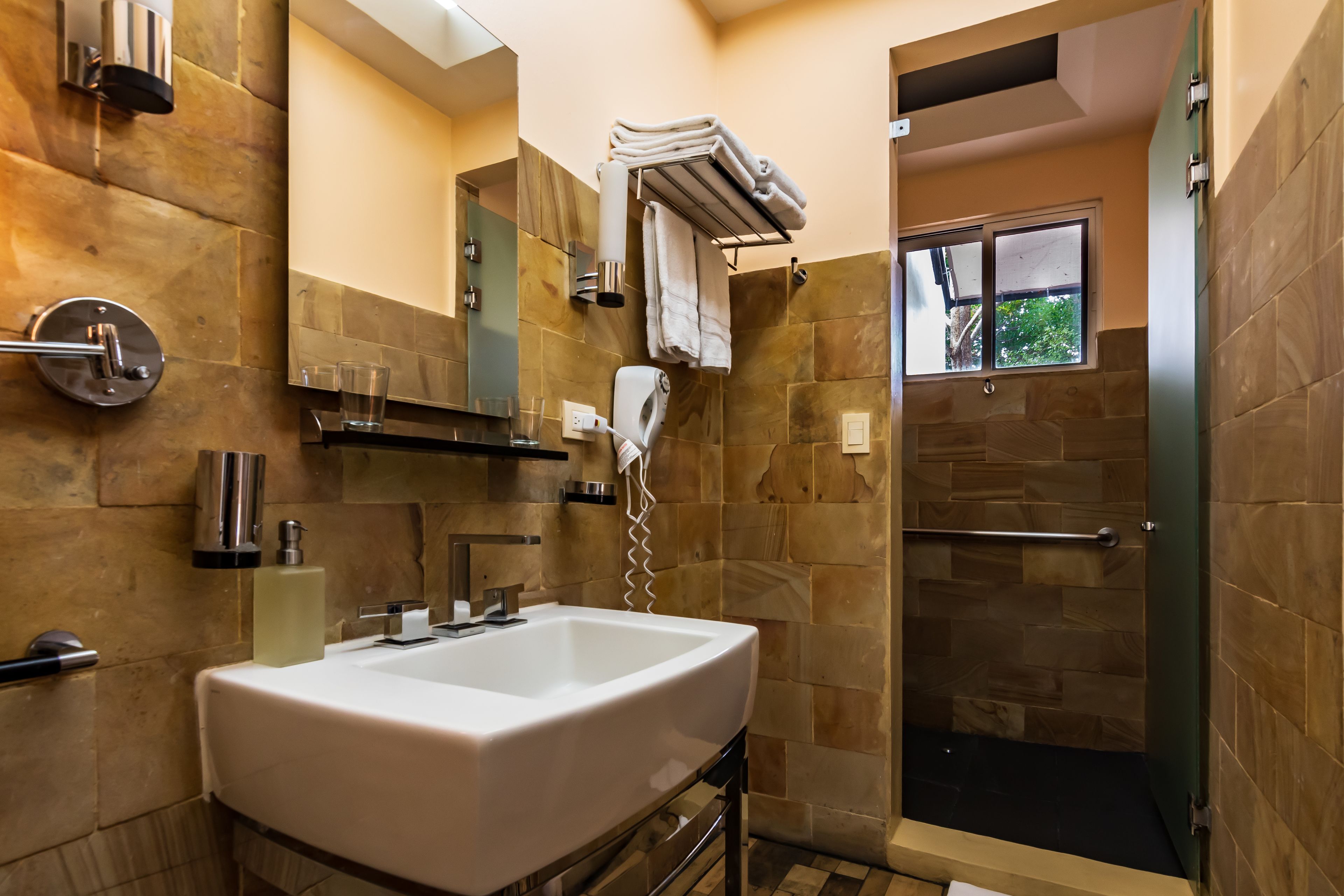 Gaia Hotel & Reserve