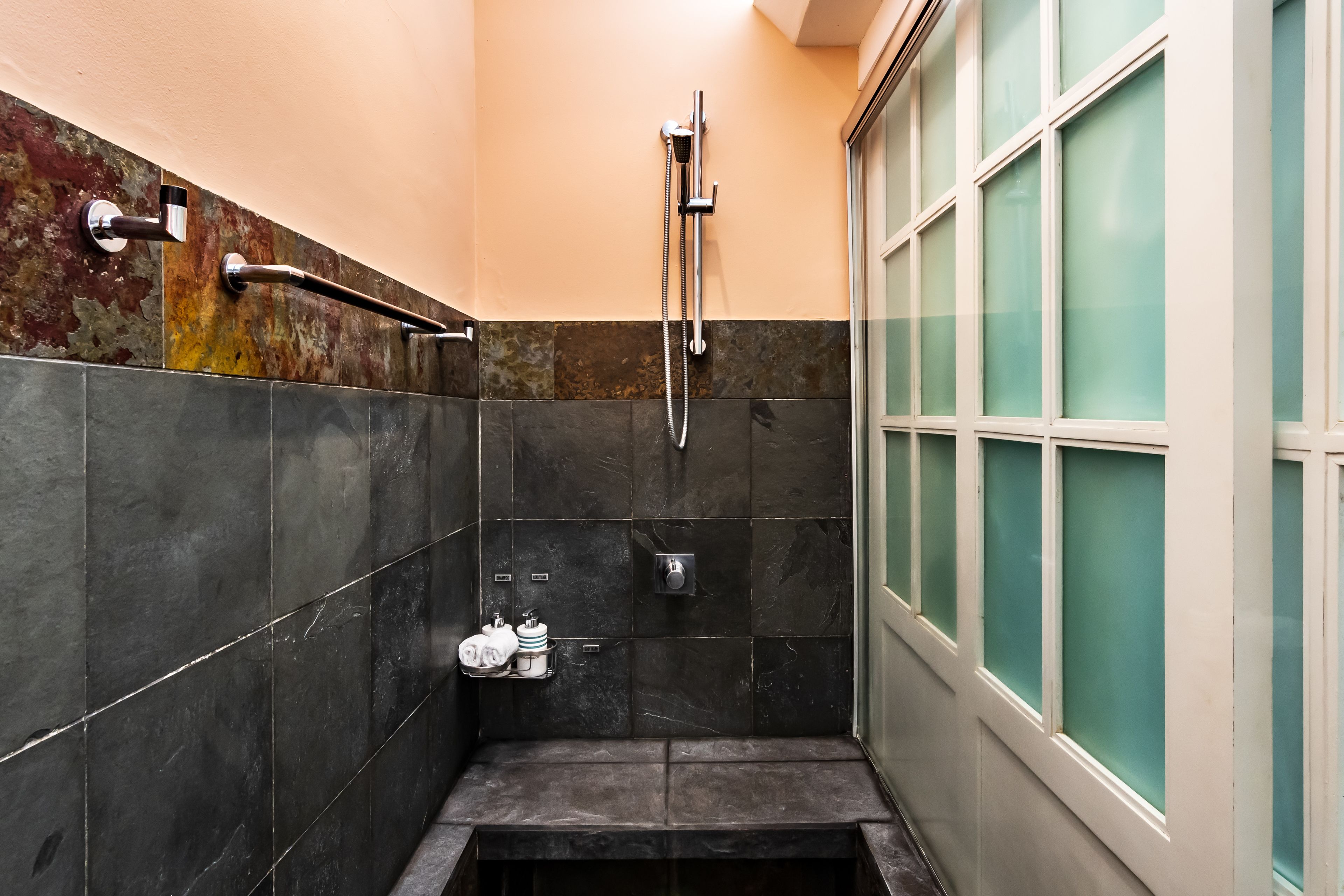 Gaia Hotel & Reserve