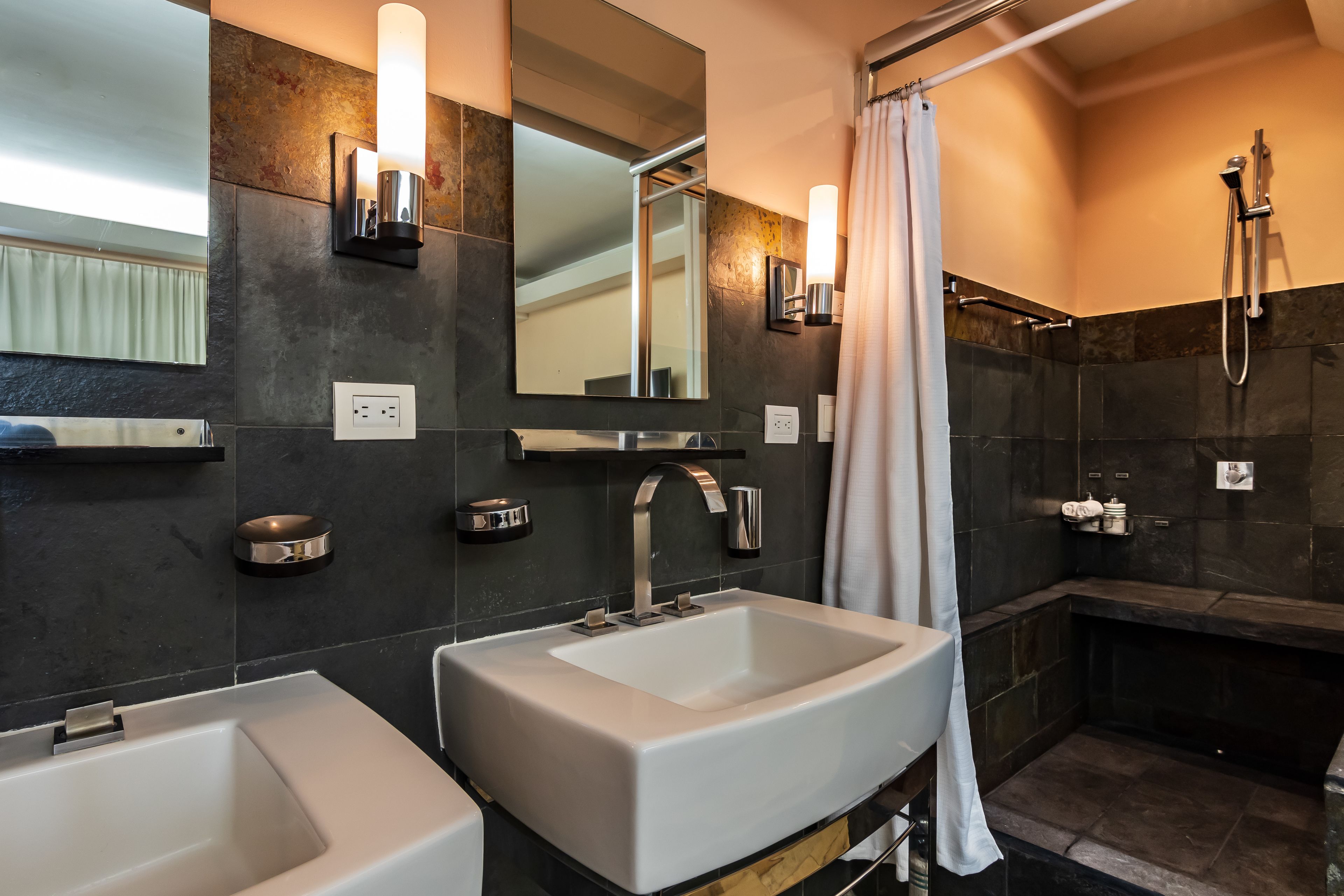 Gaia Hotel & Reserve