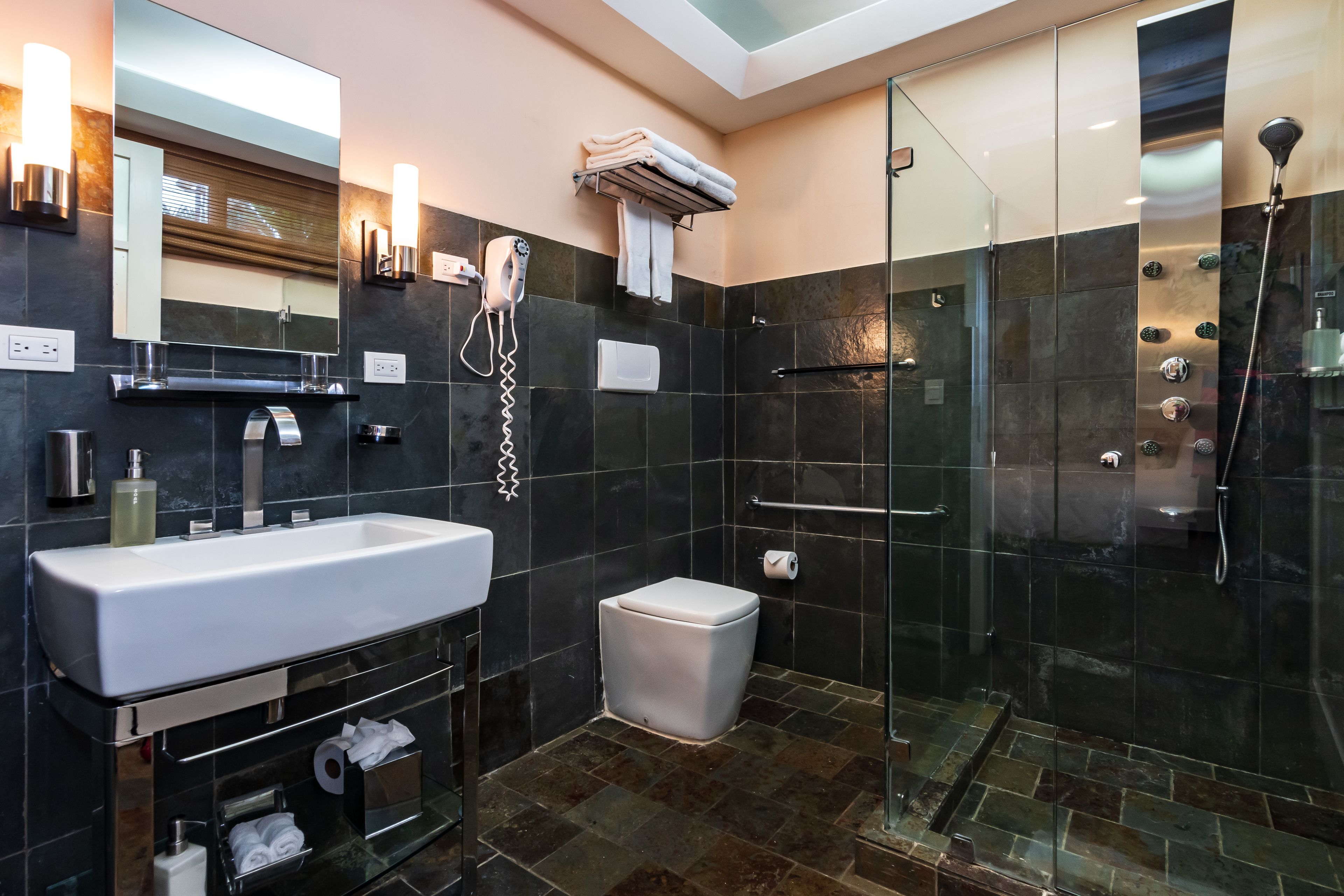 Gaia Hotel & Reserve