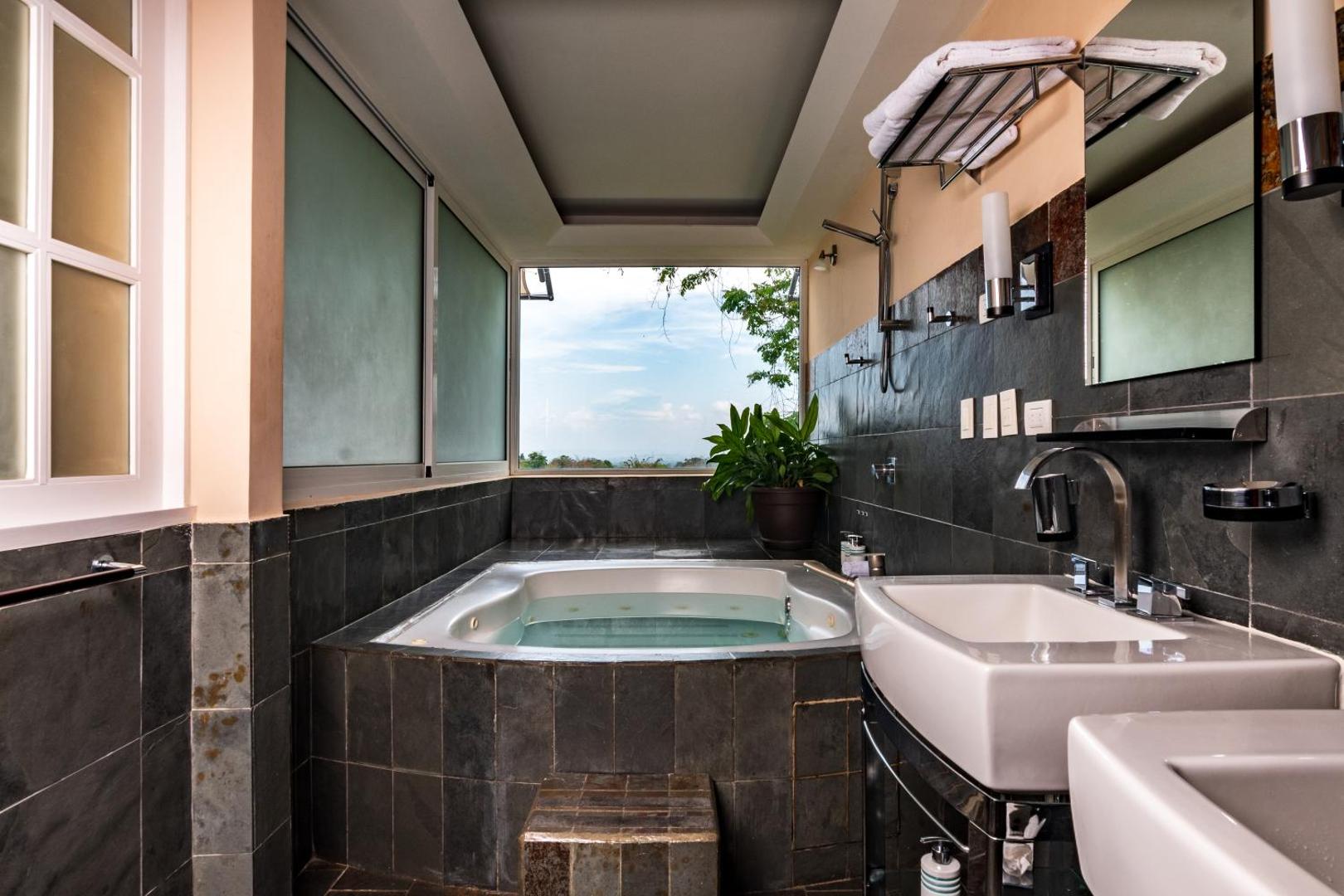 Gaia Hotel & Reserve