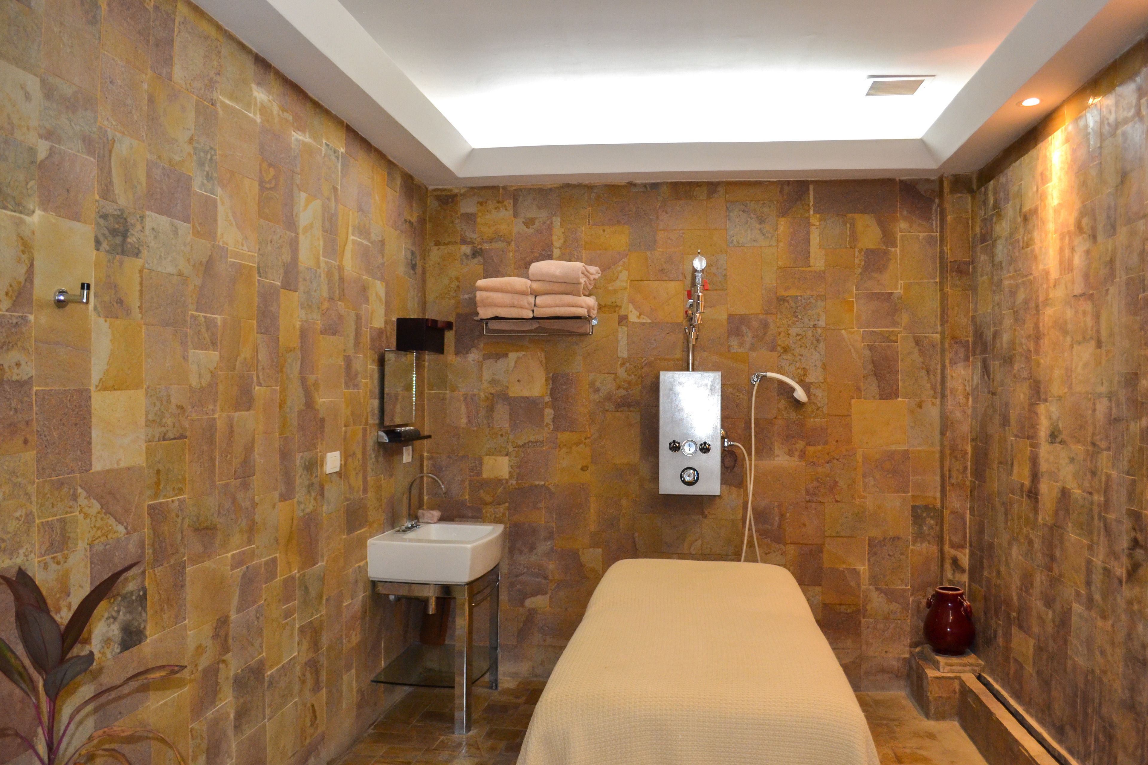 Gaia Hotel & Reserve