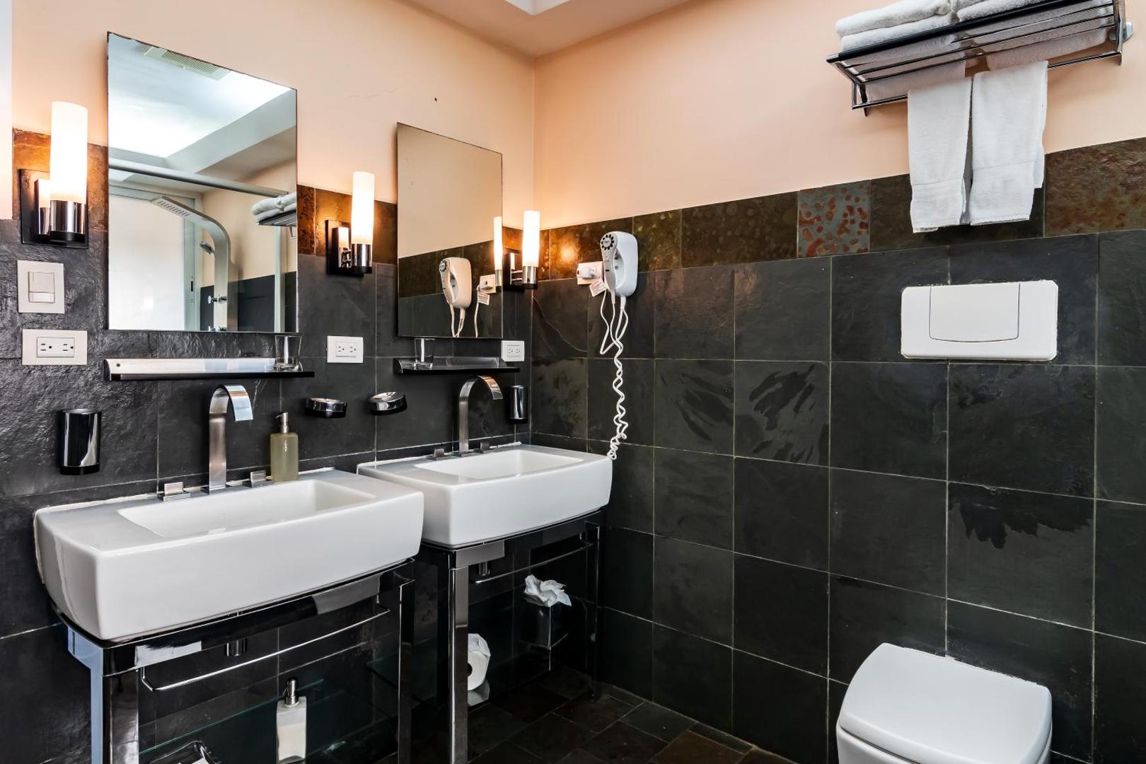 Gaia Hotel & Reserve