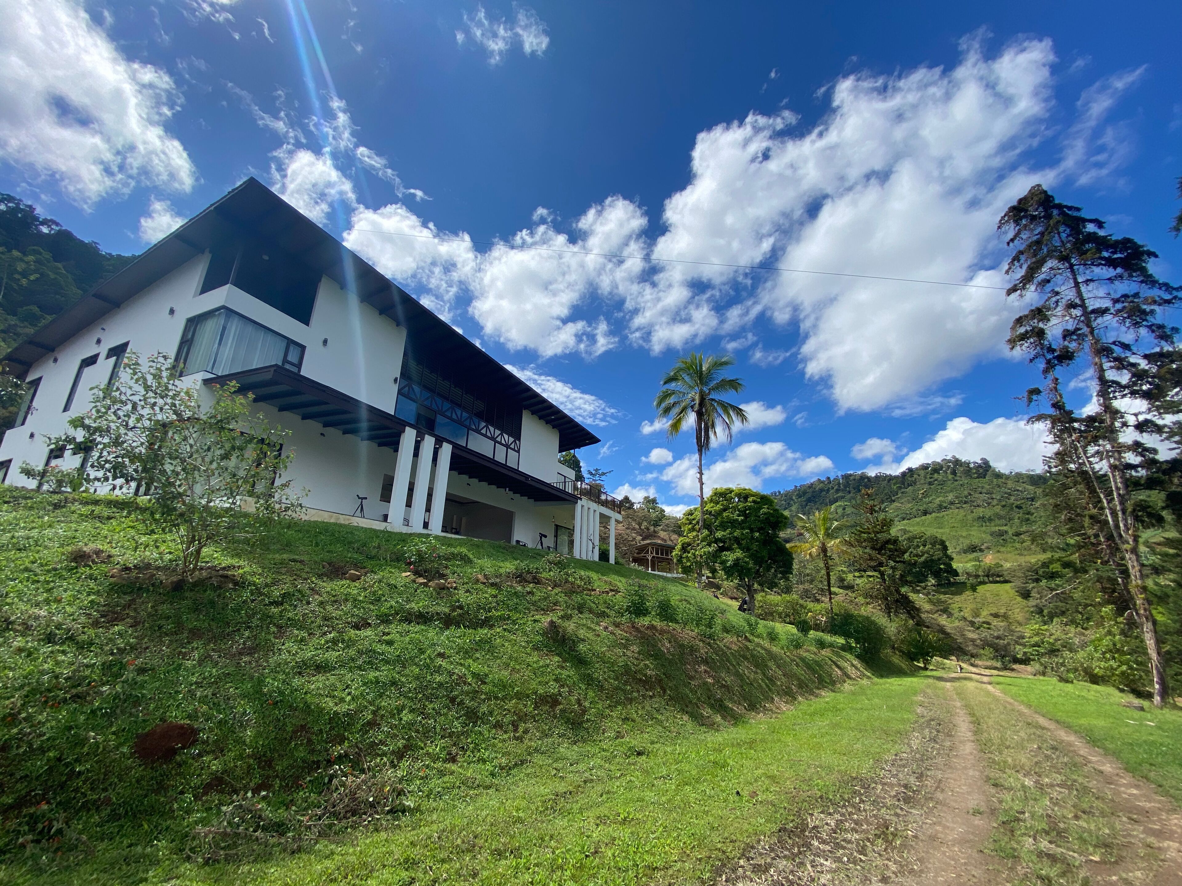 Arte De Plumas Birding Lodge