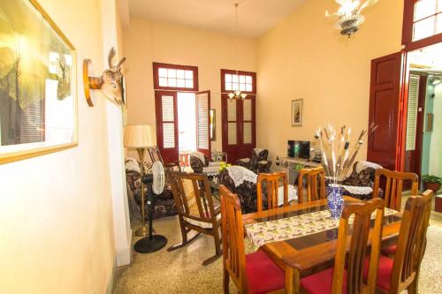 Colonial House Paneque y Norma