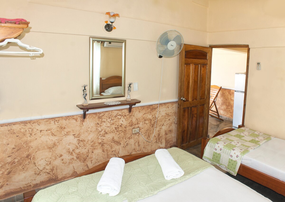 Casa Eduardo Playa Larga