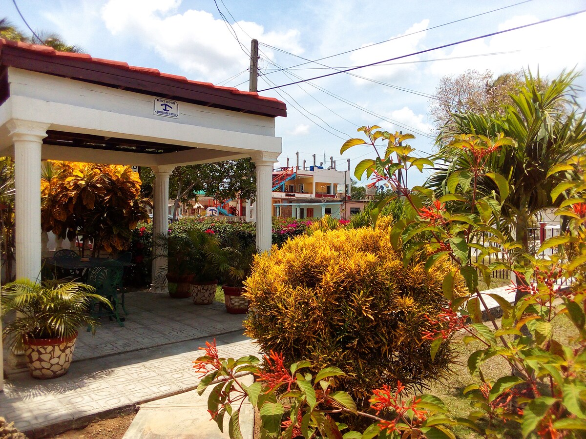 Casa Eduardo Playa Larga