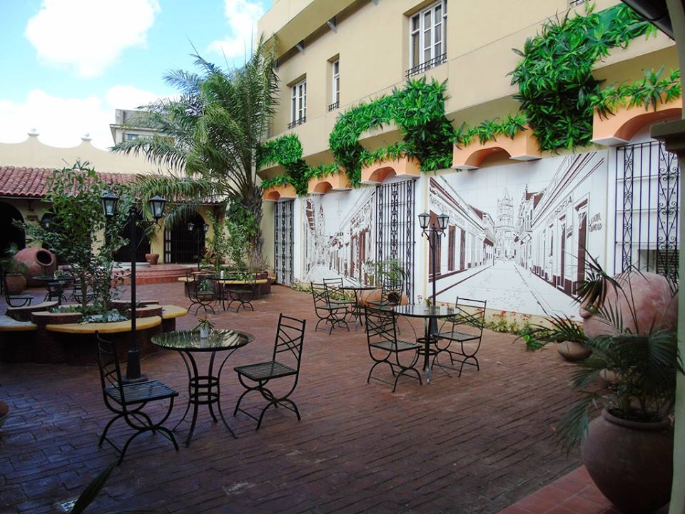 Hotel E El Colonial