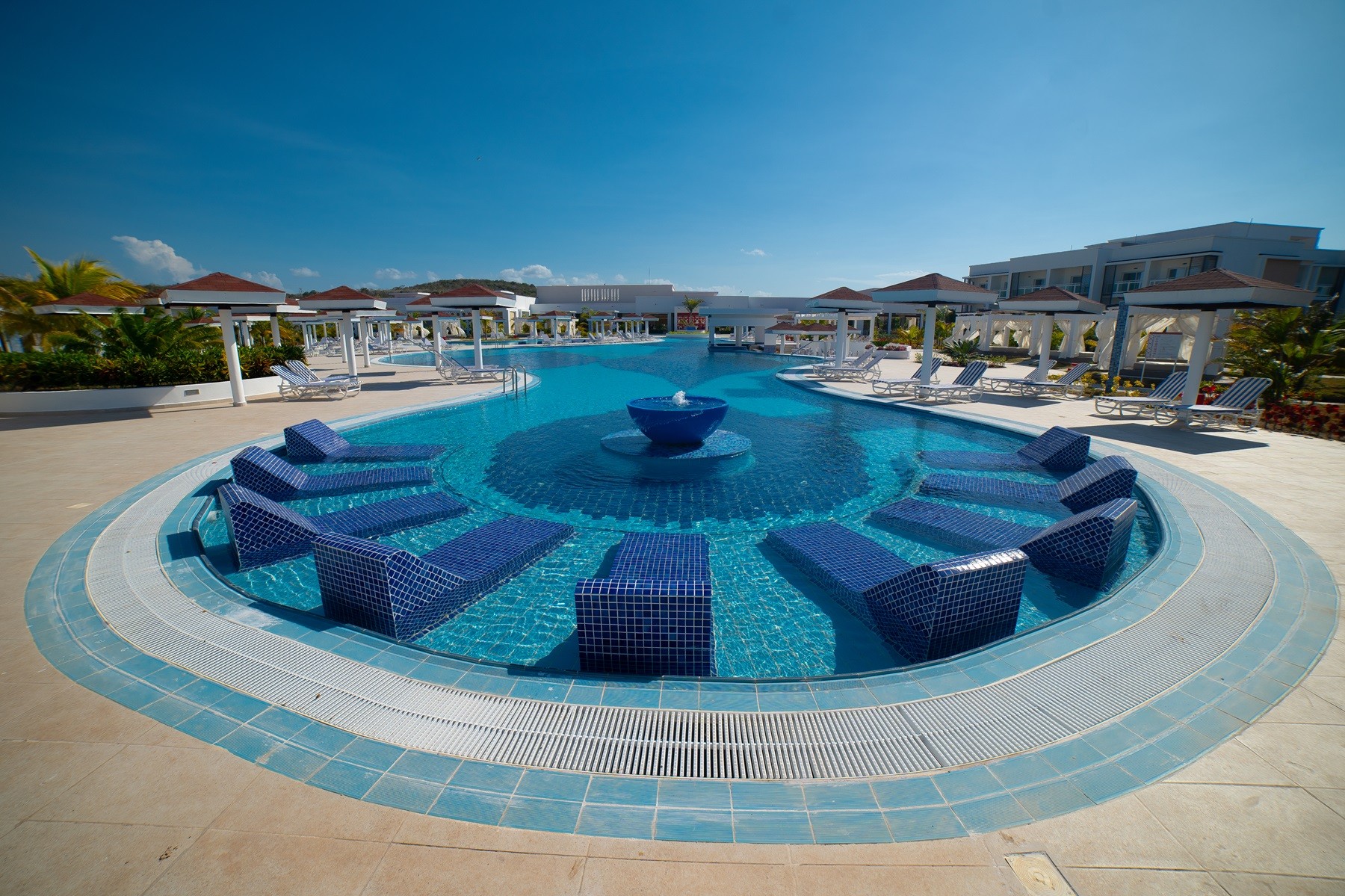Gran Muthu Ensenada, Holguin
