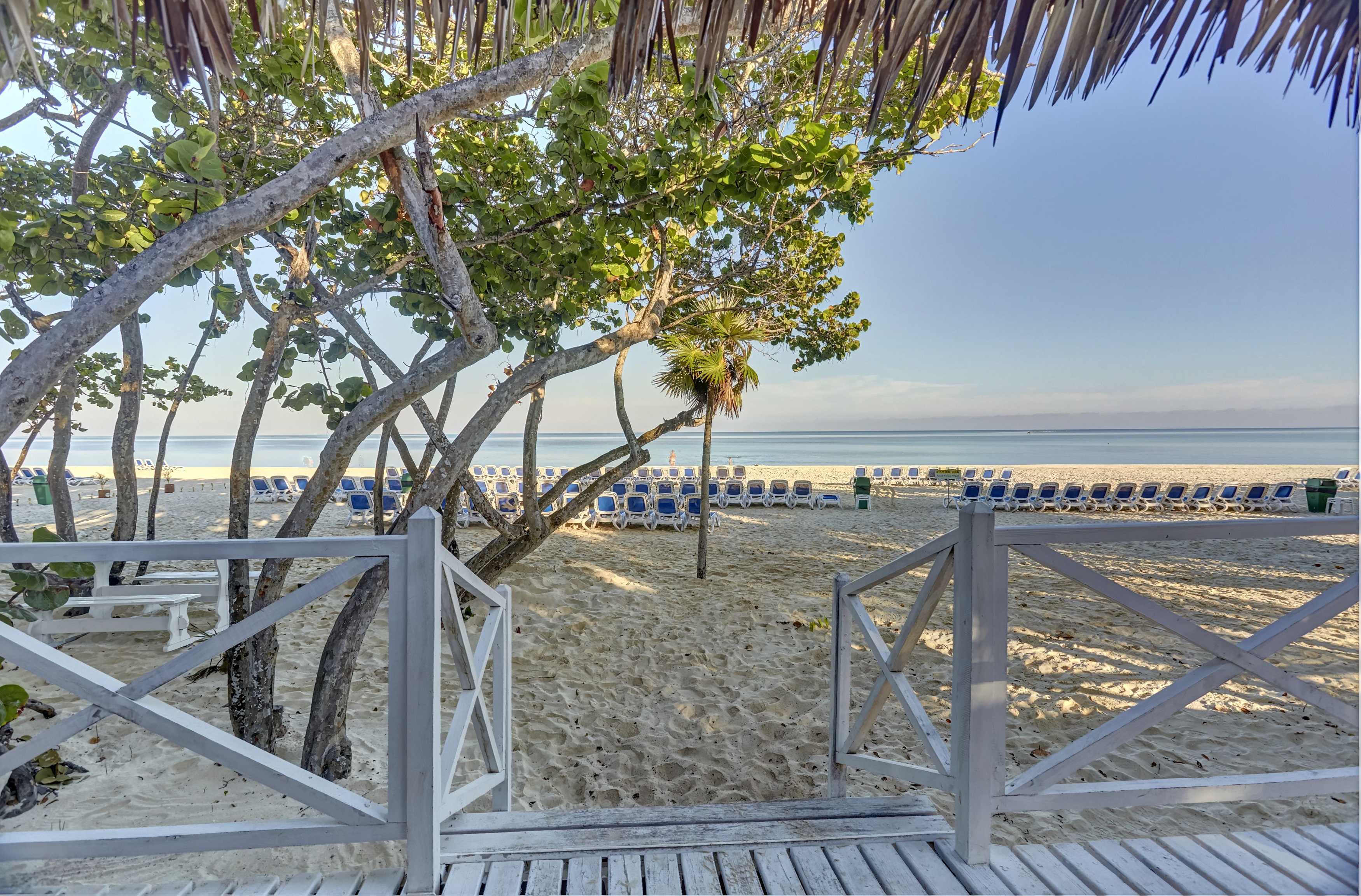 Memories Flamenco Beach Resort