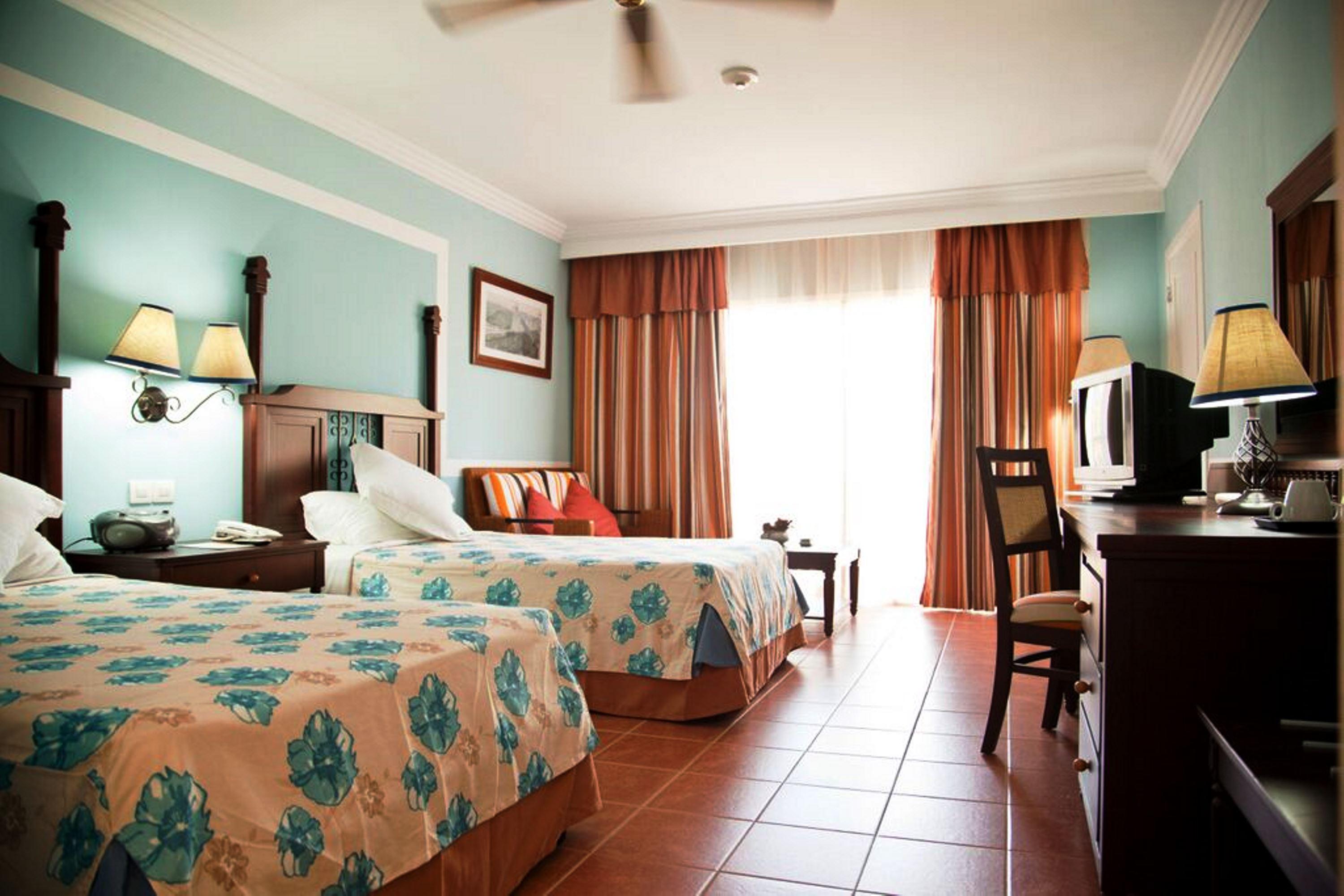 Memories Paraiso Beach Resort