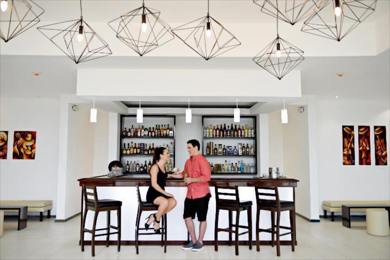 Sanctuary at Grand Memories Santa Maria