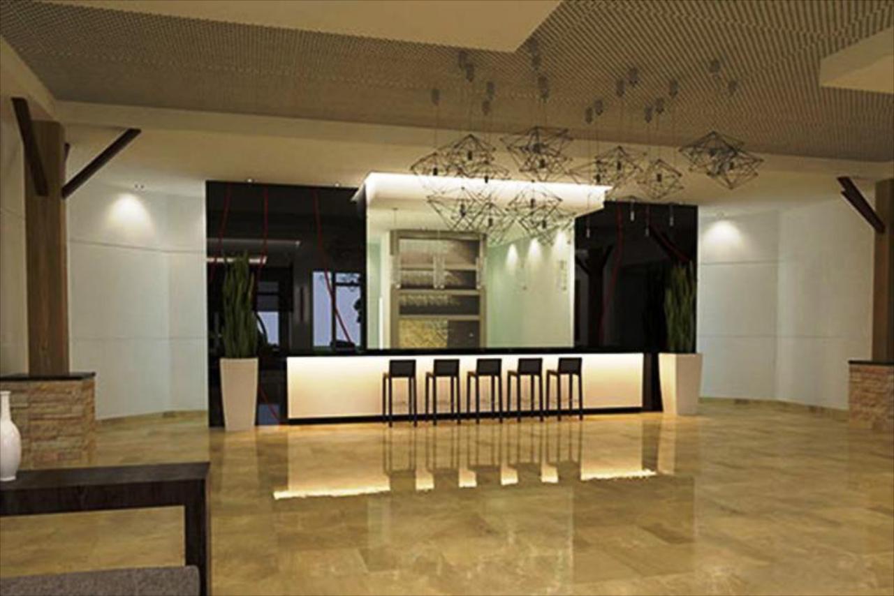 Sanctuary at Grand Memories Santa Maria