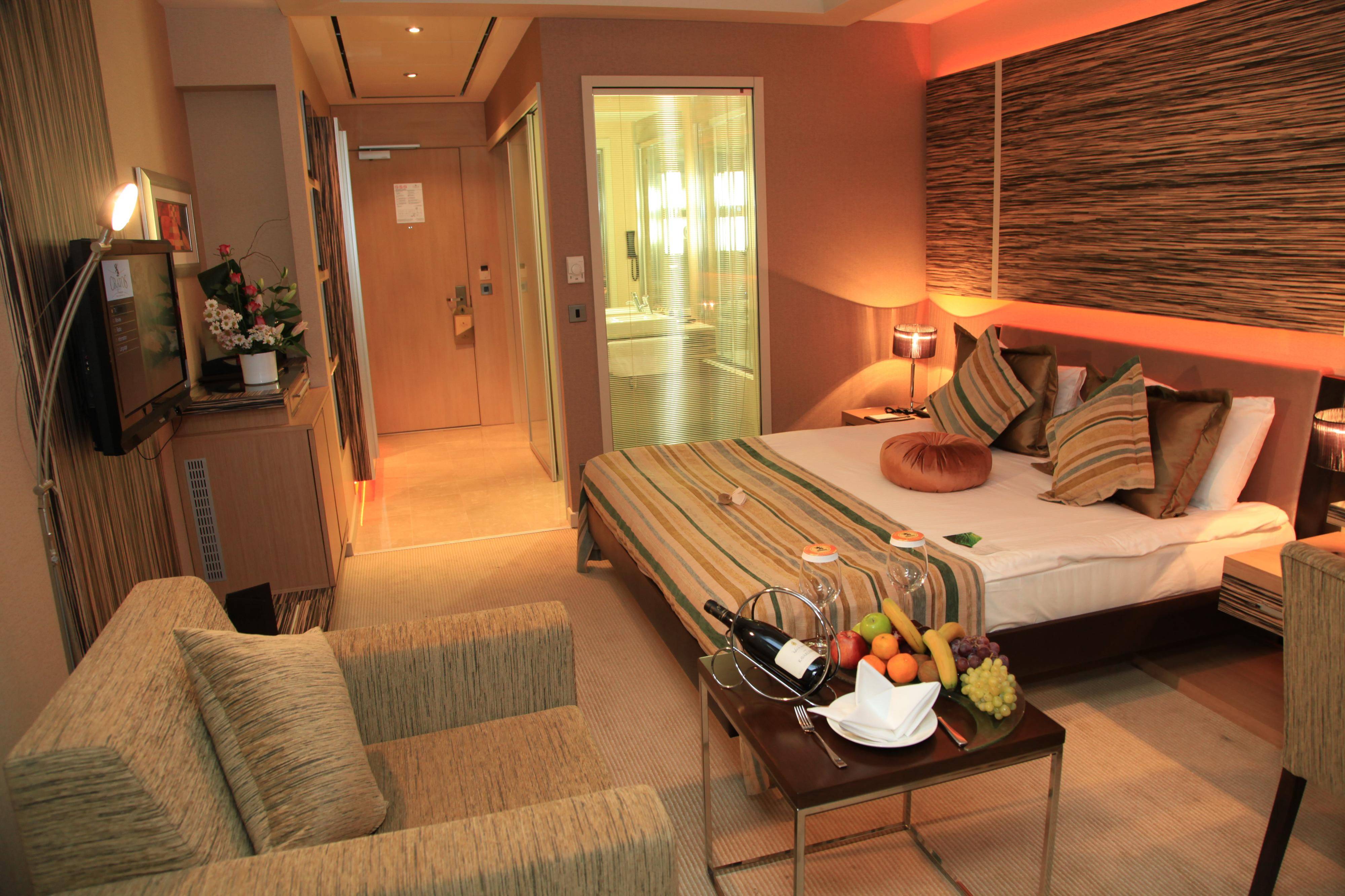 Cratos Premium Hotel & Casino