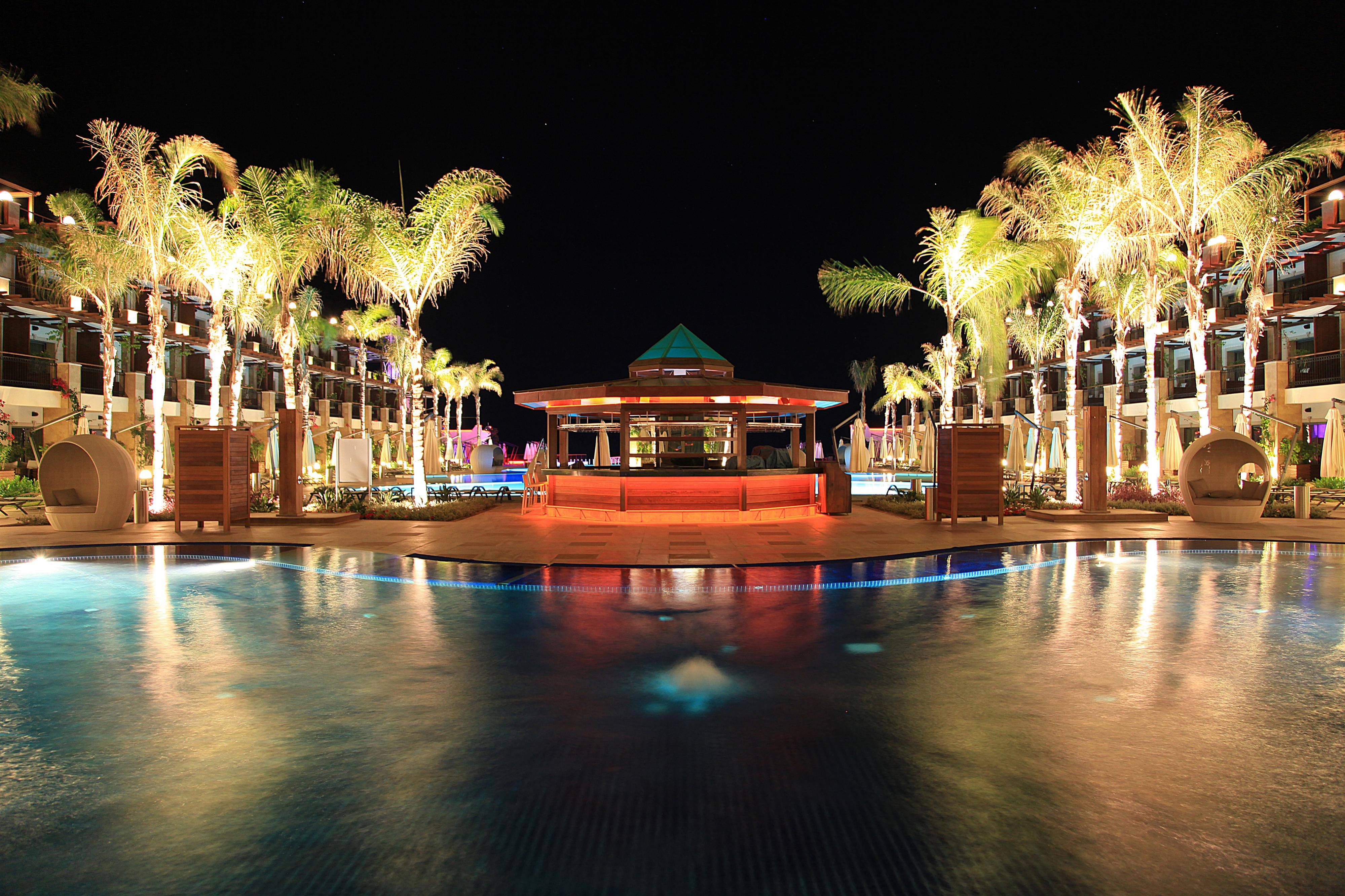 Cratos Premium Hotel & Casino