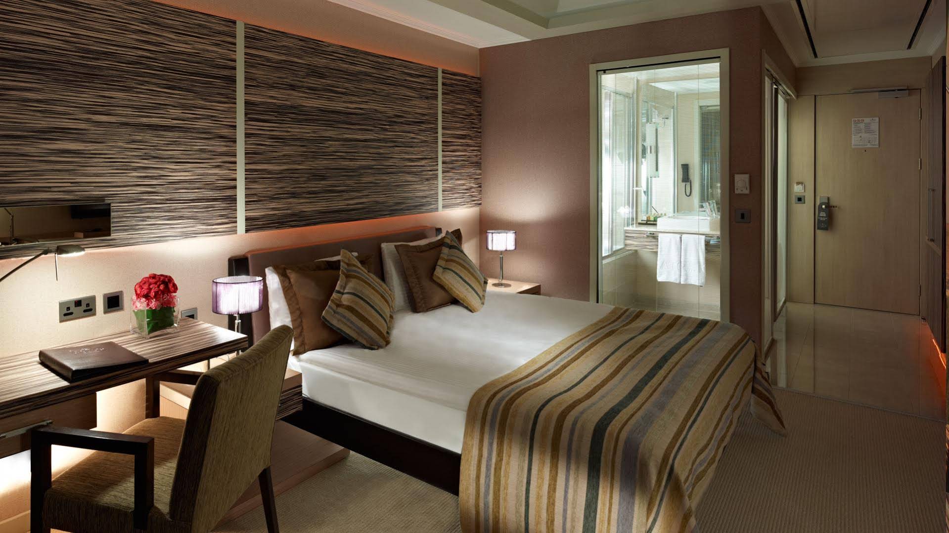 Cratos Premium Hotel & Casino