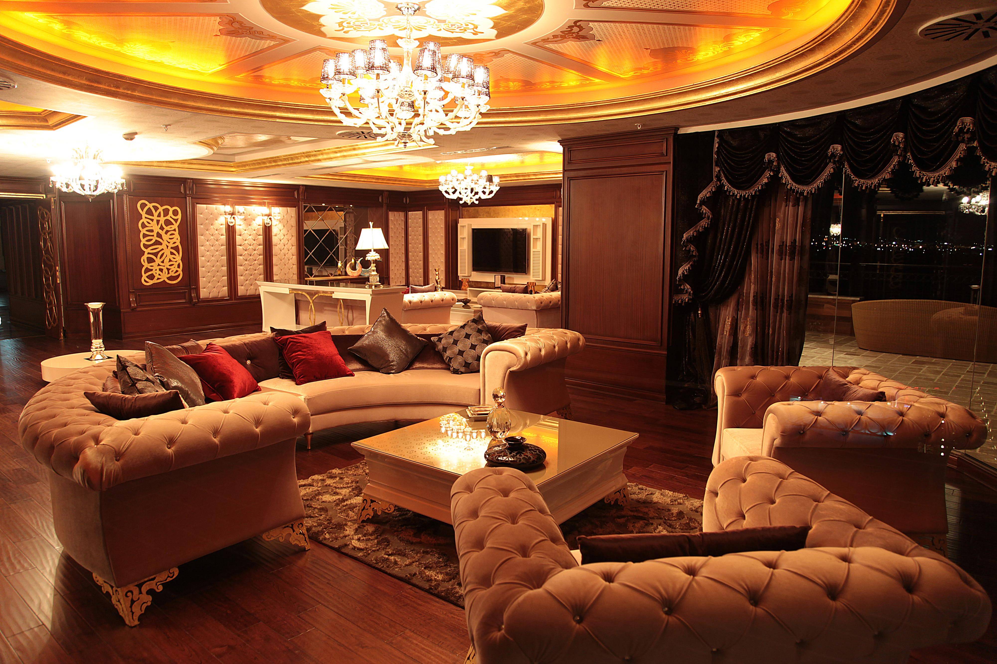 Cratos Premium Hotel & Casino