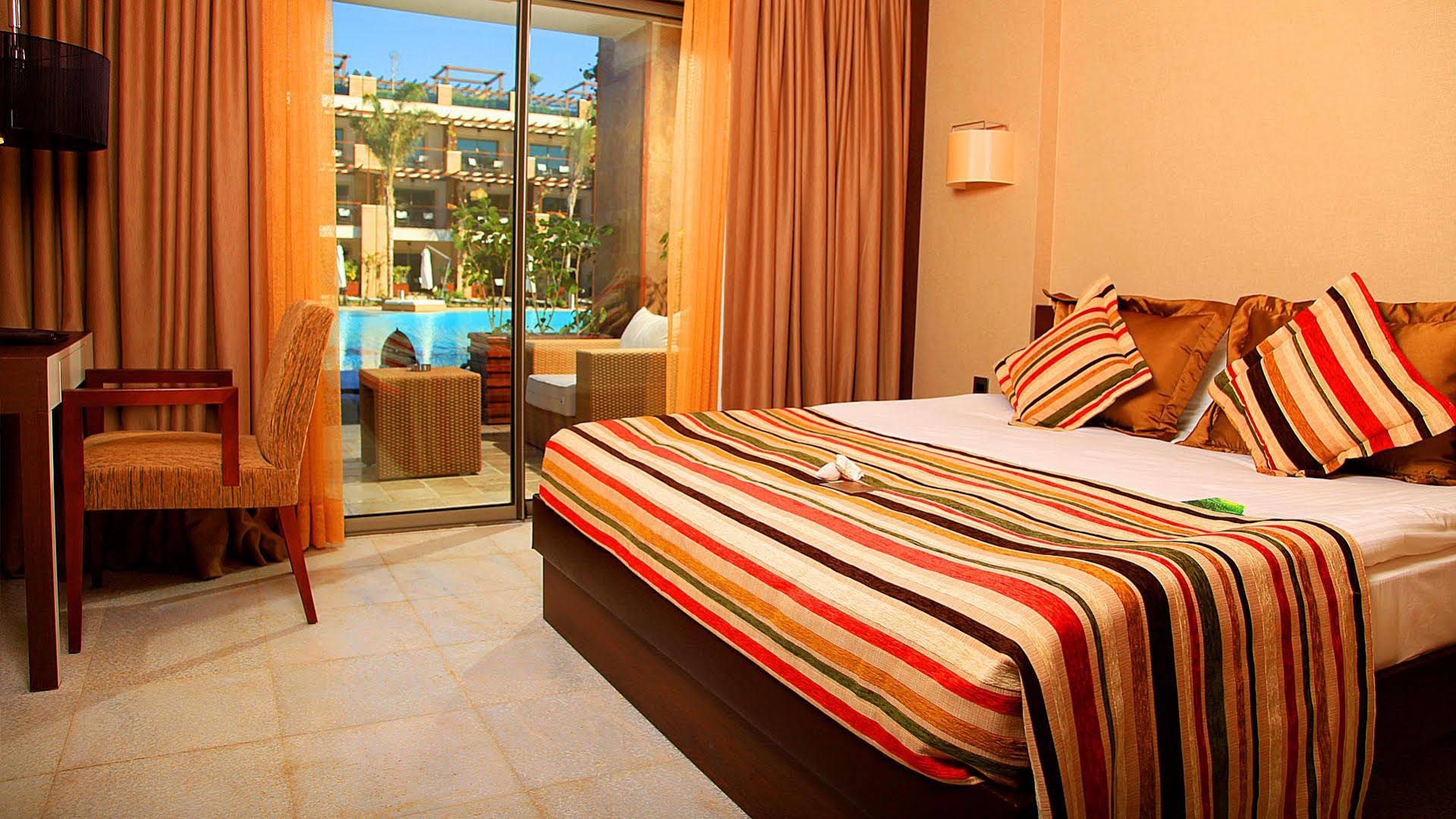 Cratos Premium Hotel & Casino