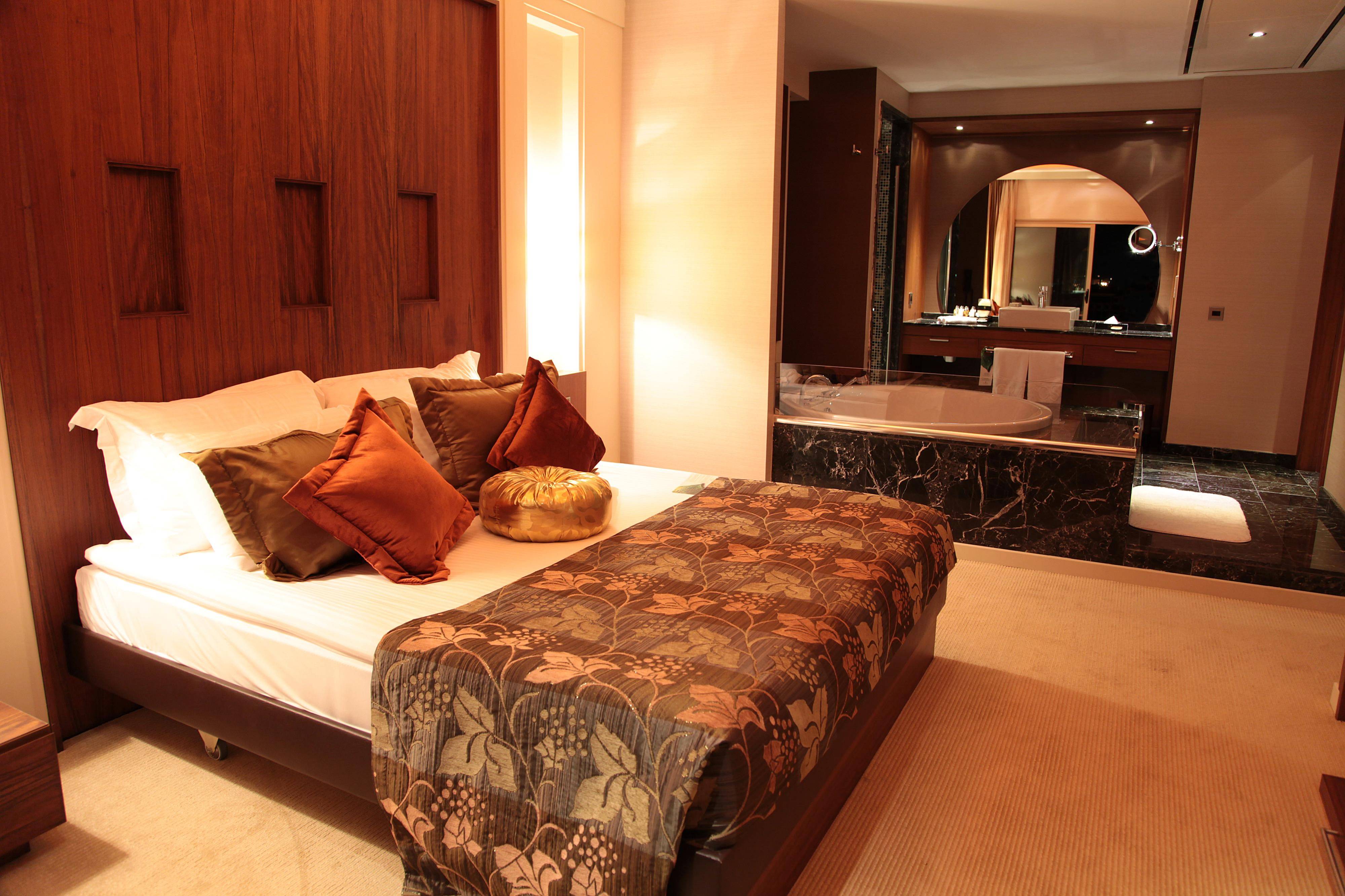 Cratos Premium Hotel & Casino