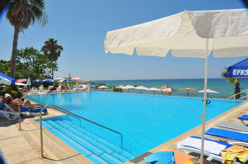 LA Hotel & Resort