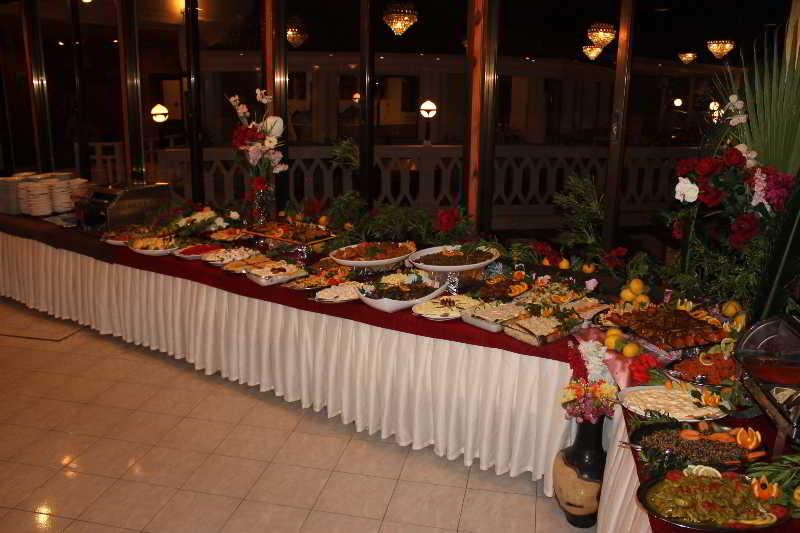 LA Hotel & Resort