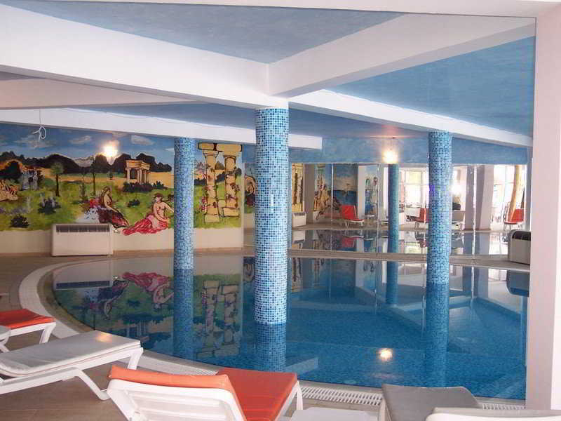 LA Hotel & Resort