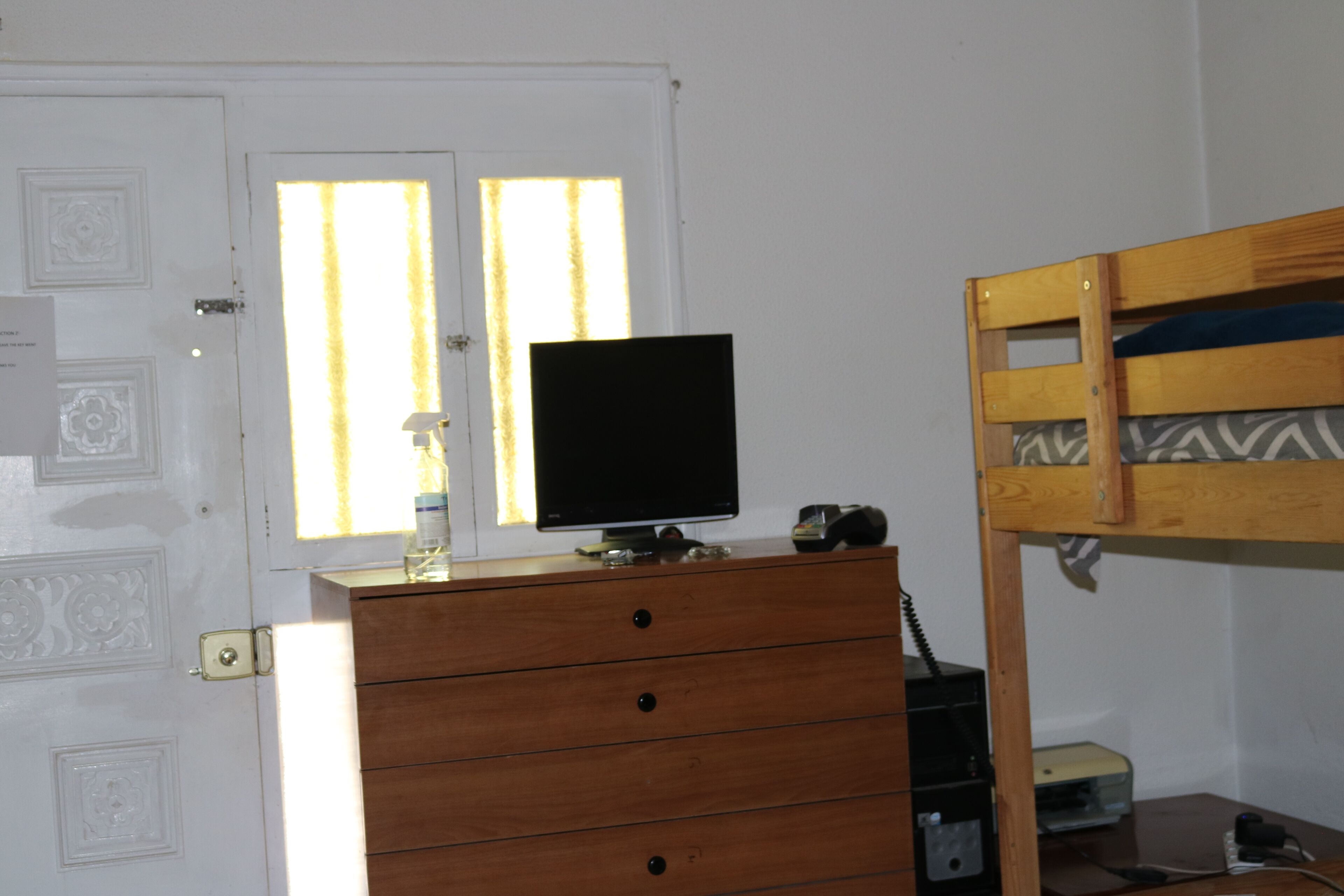Costas Hostel Action 2