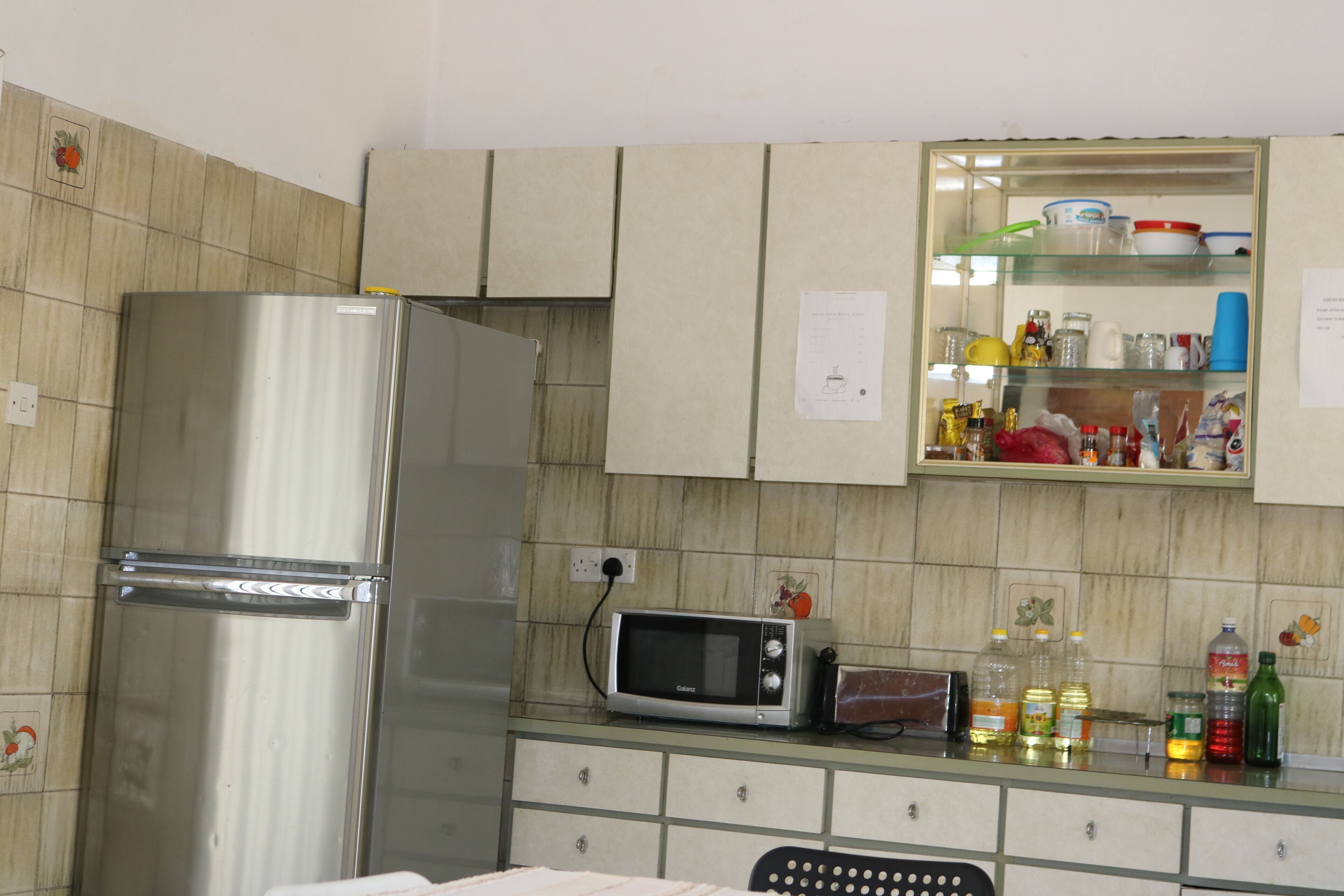 Costas Hostel Action 2