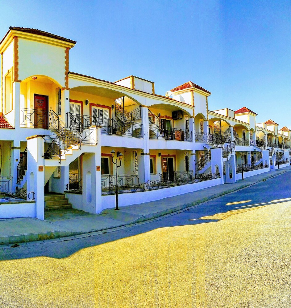 Salamina Apart Hotel