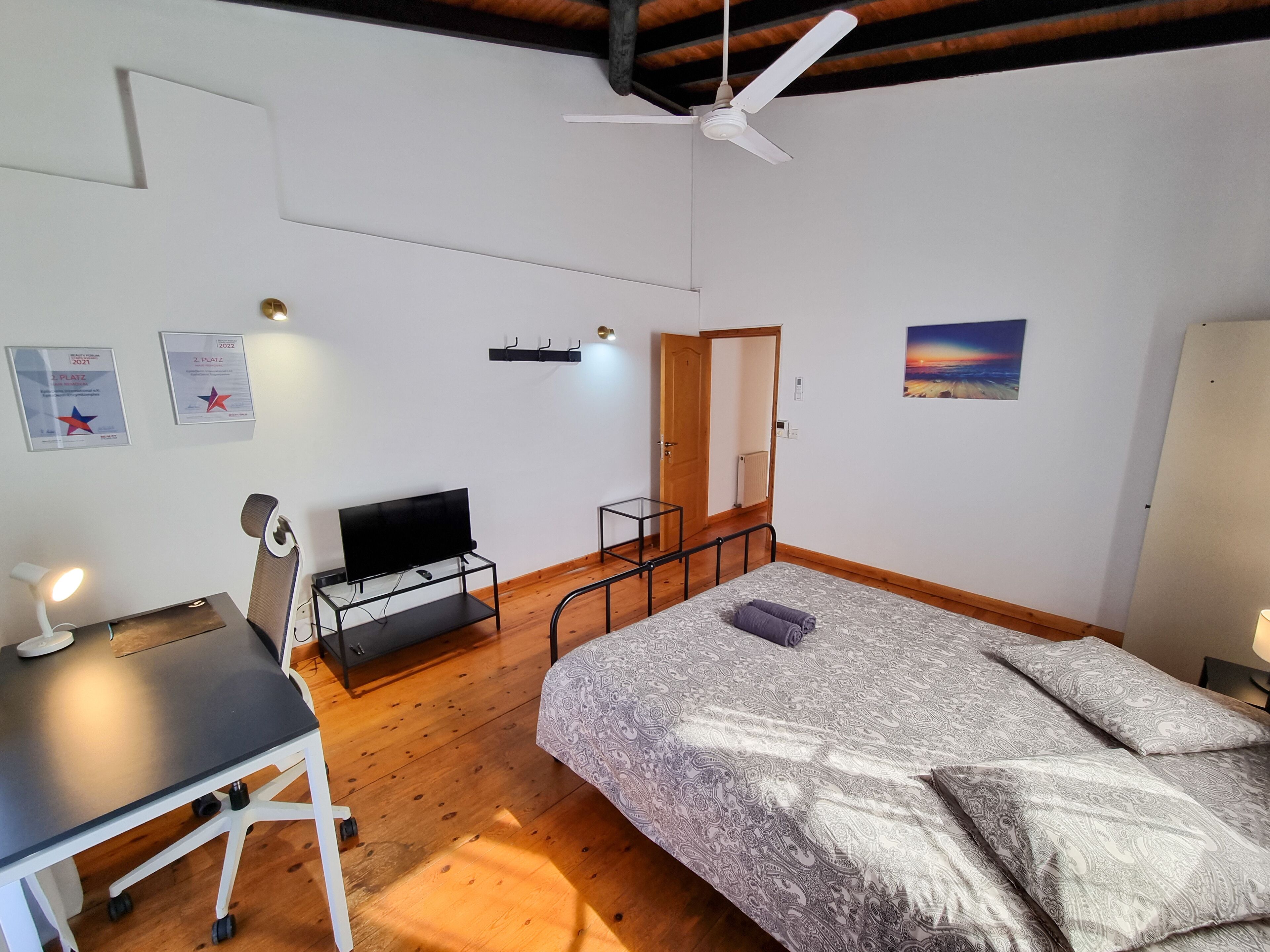 Mountains Retreat Rooms & Suites