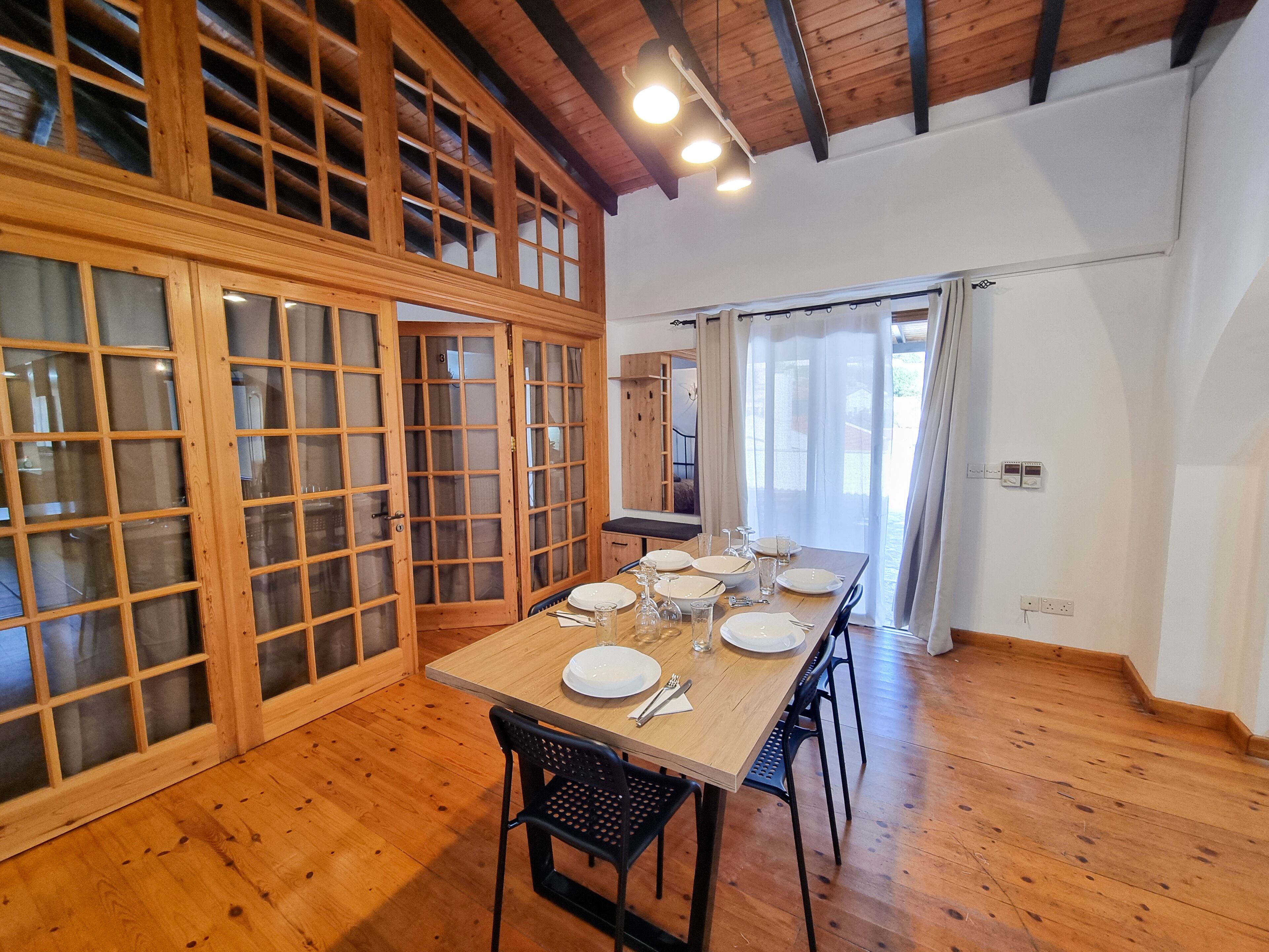 Mountains Retreat Rooms & Suites