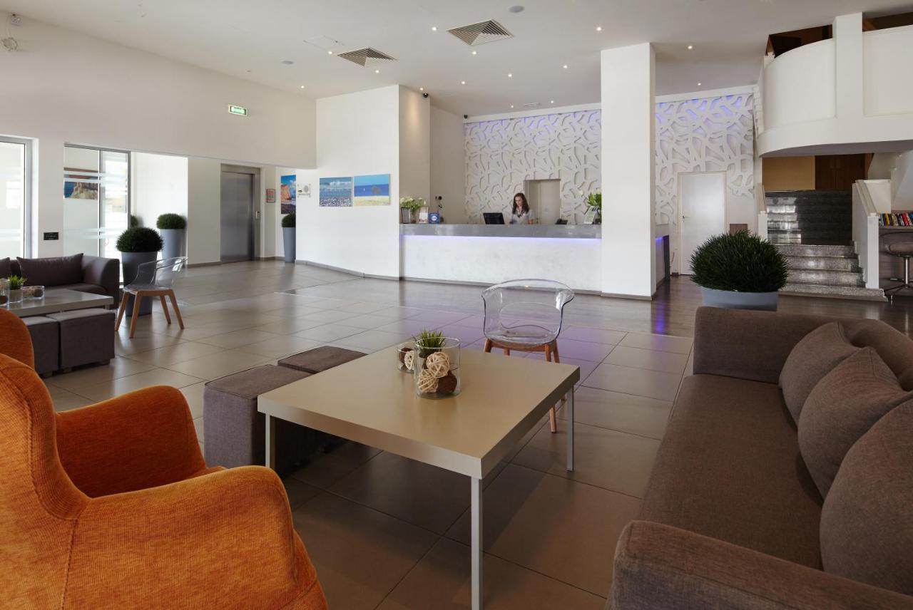 MelpoAntia Luxury Apartments & Suites