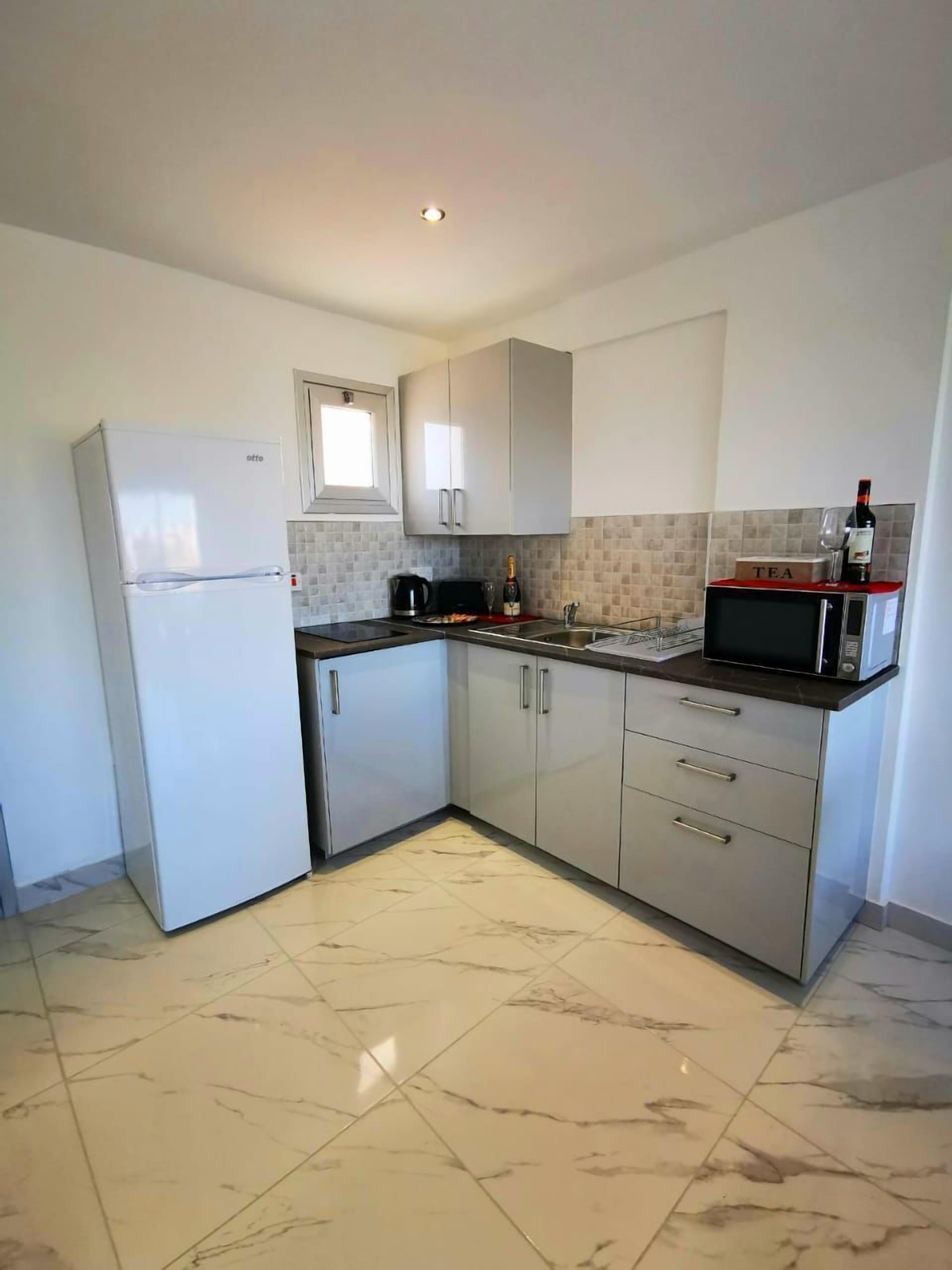 Nissi Adonis Suites