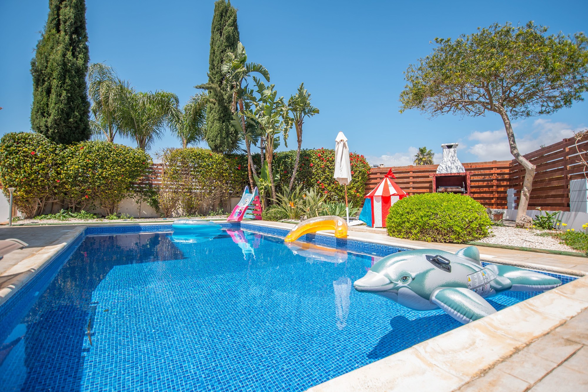 YOLANDA Holiday Villa