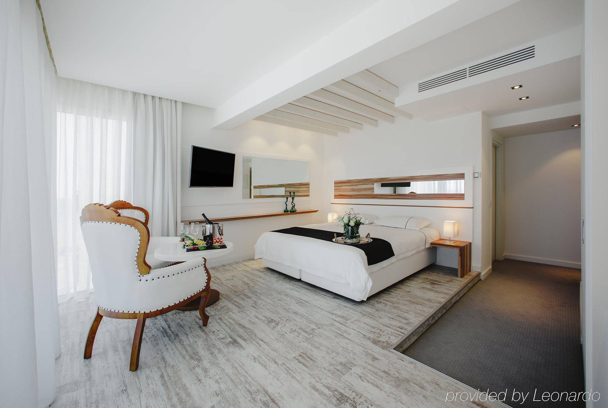 The Ciao Stelio Deluxe Hotel