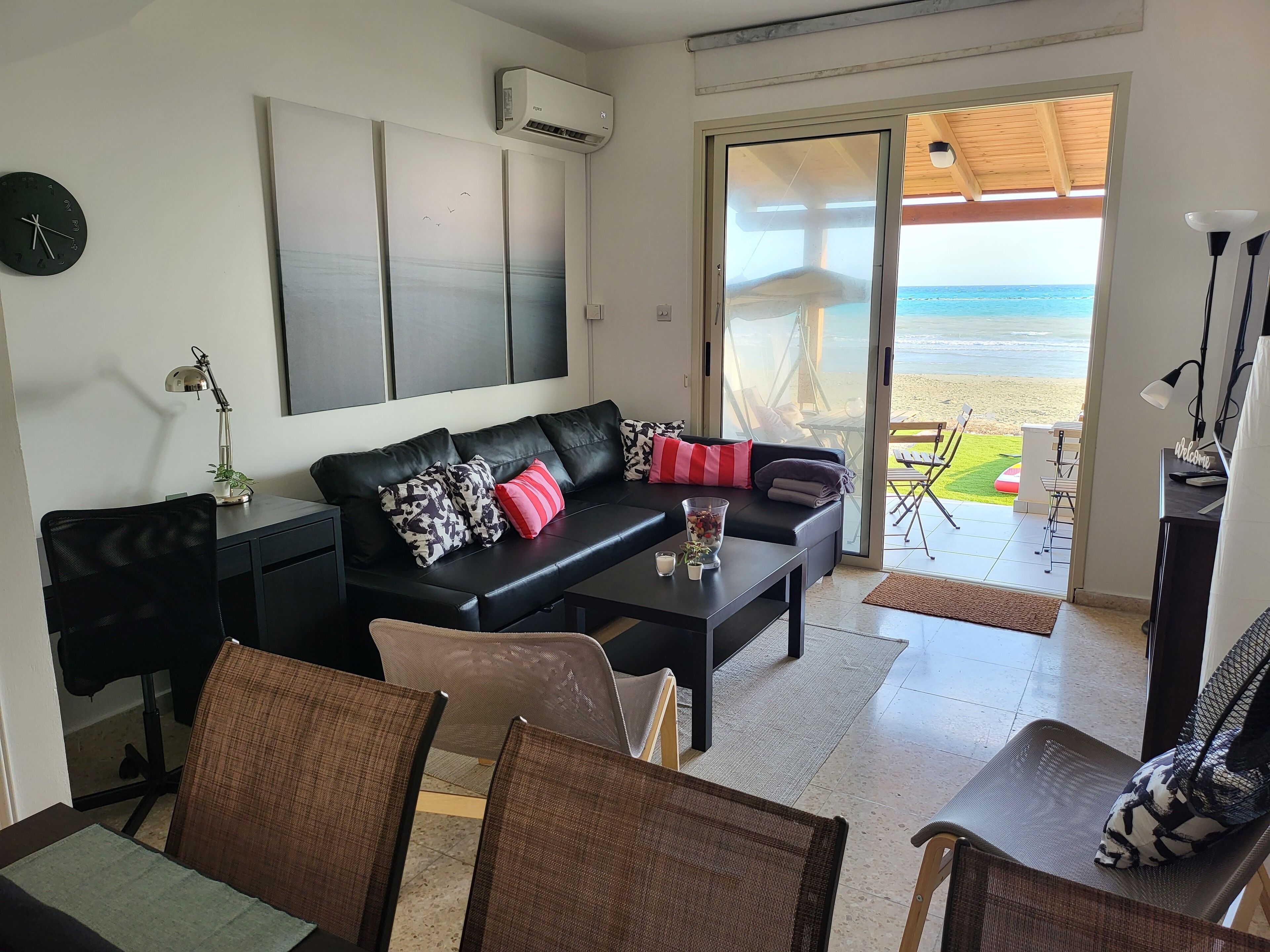 Mattis Seafront Beachhouse