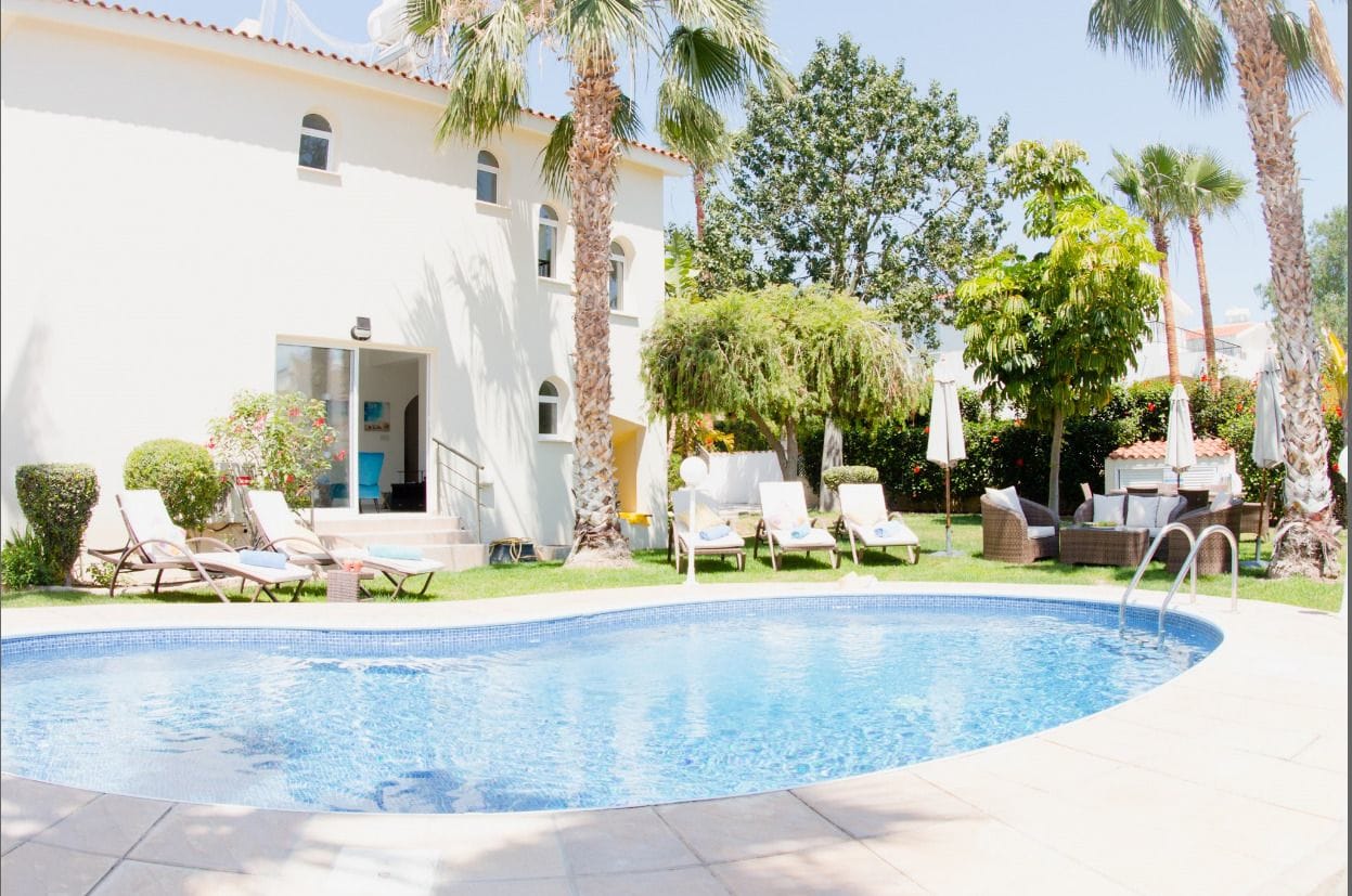 Villa Oasis by Ezoria Villas
