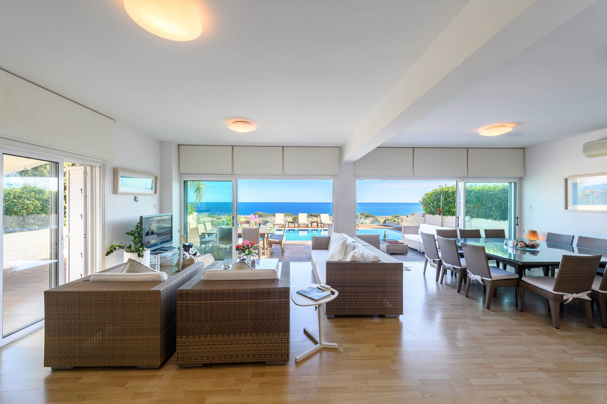 Leonies By The Sea