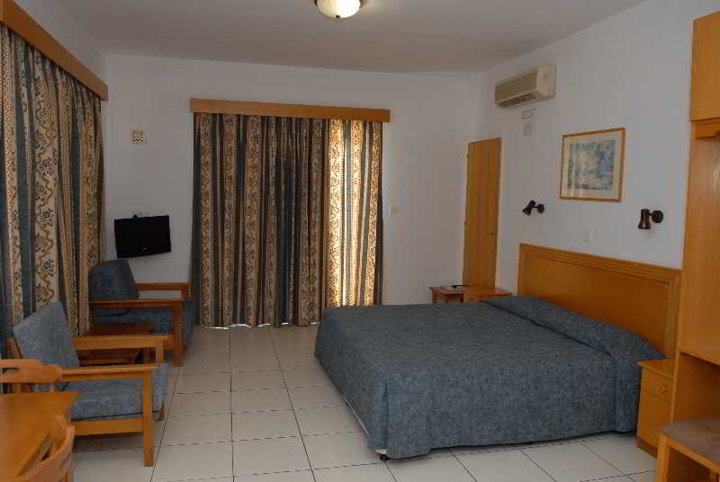 Maistrali Beach Hotel Apartments