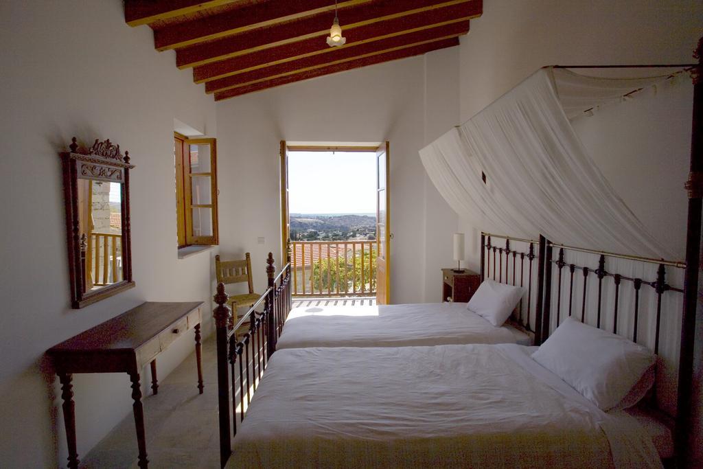 Eveleos Country House