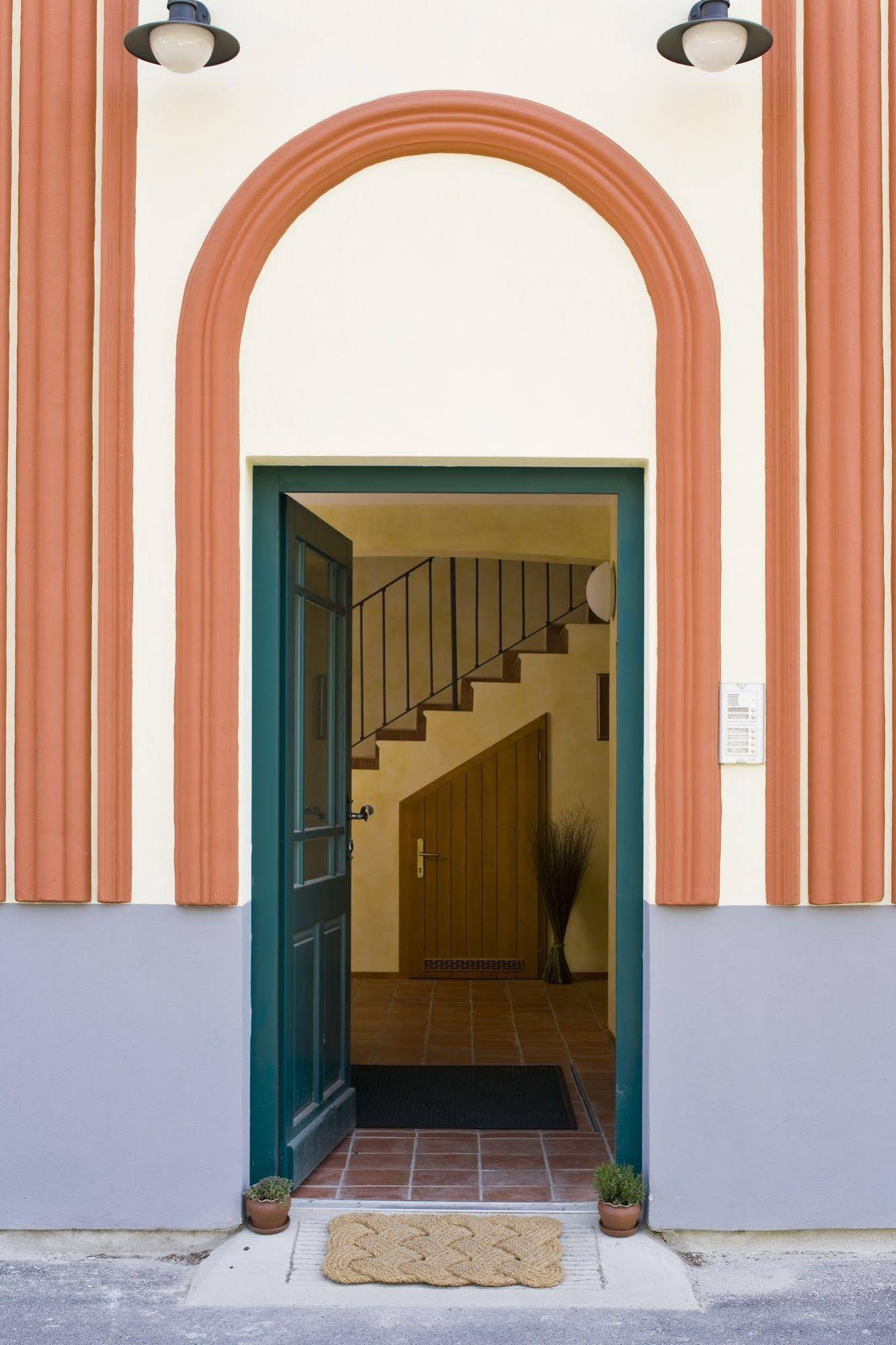 Dum U Zvonu - House At The Bell