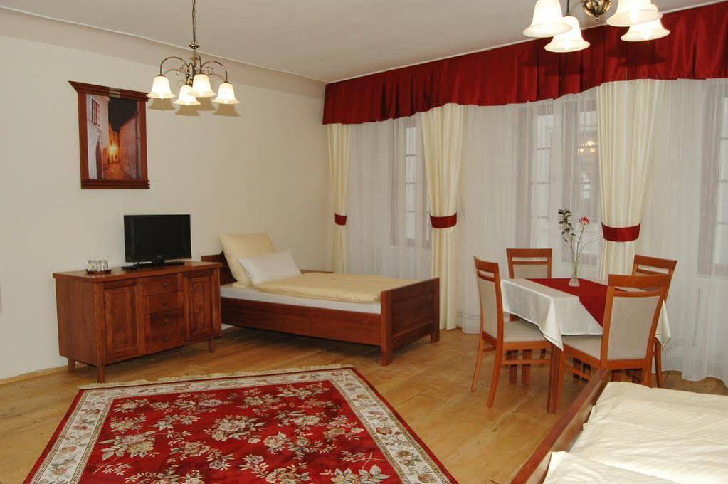 Restaurace A Penzion Pod Radnicí