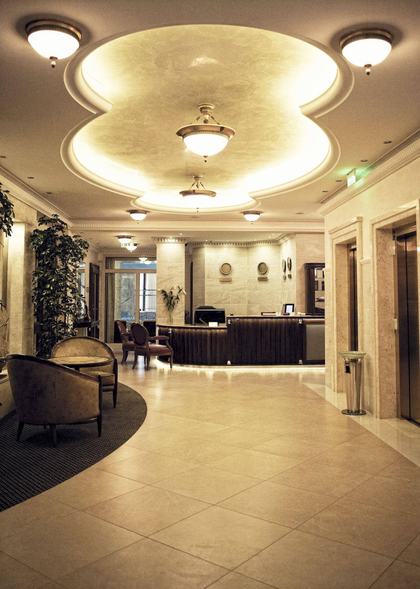 Retro Riverside Wellness Resort
