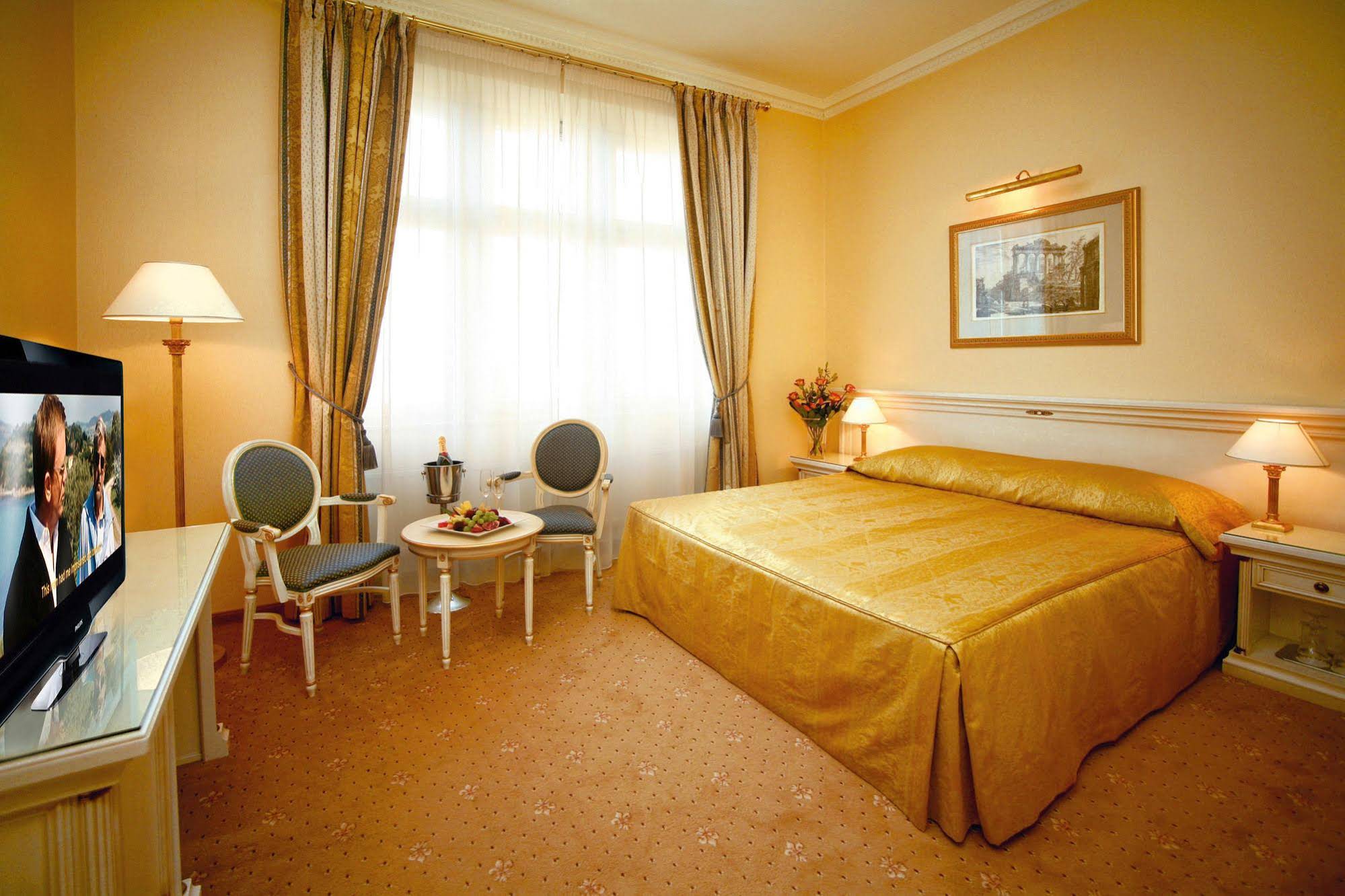 Savoy Westend Hotel