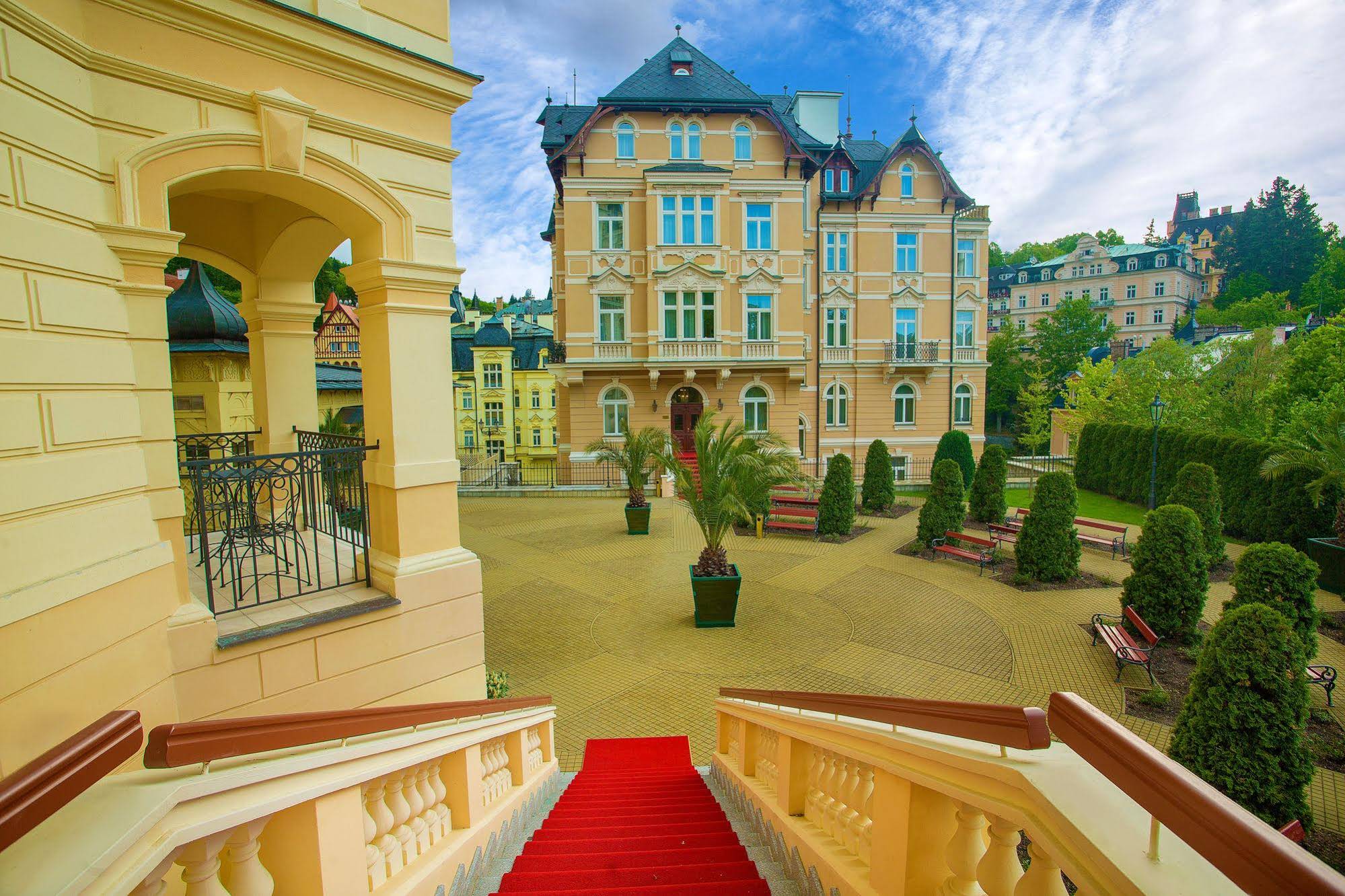 Savoy Westend Hotel